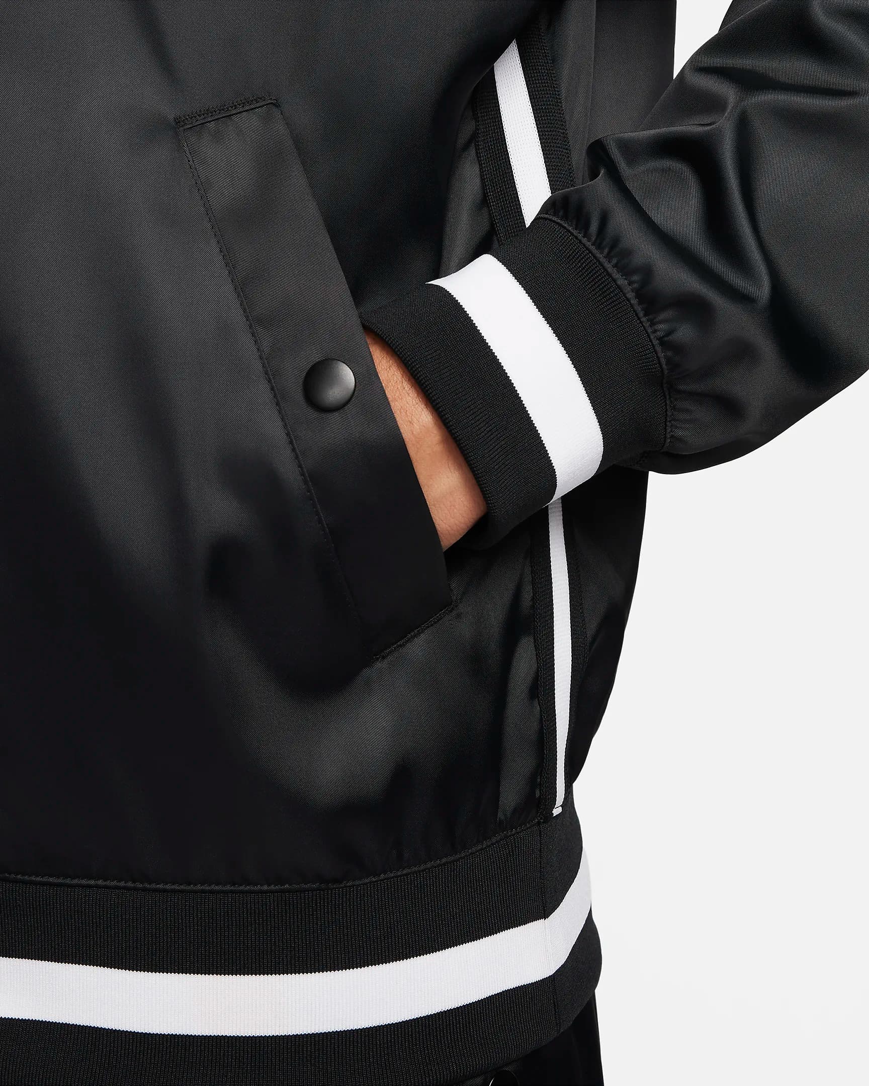 БОМБЕР NIKE M NK DNA WVN JKT RPL SSNL (FN2724-010)