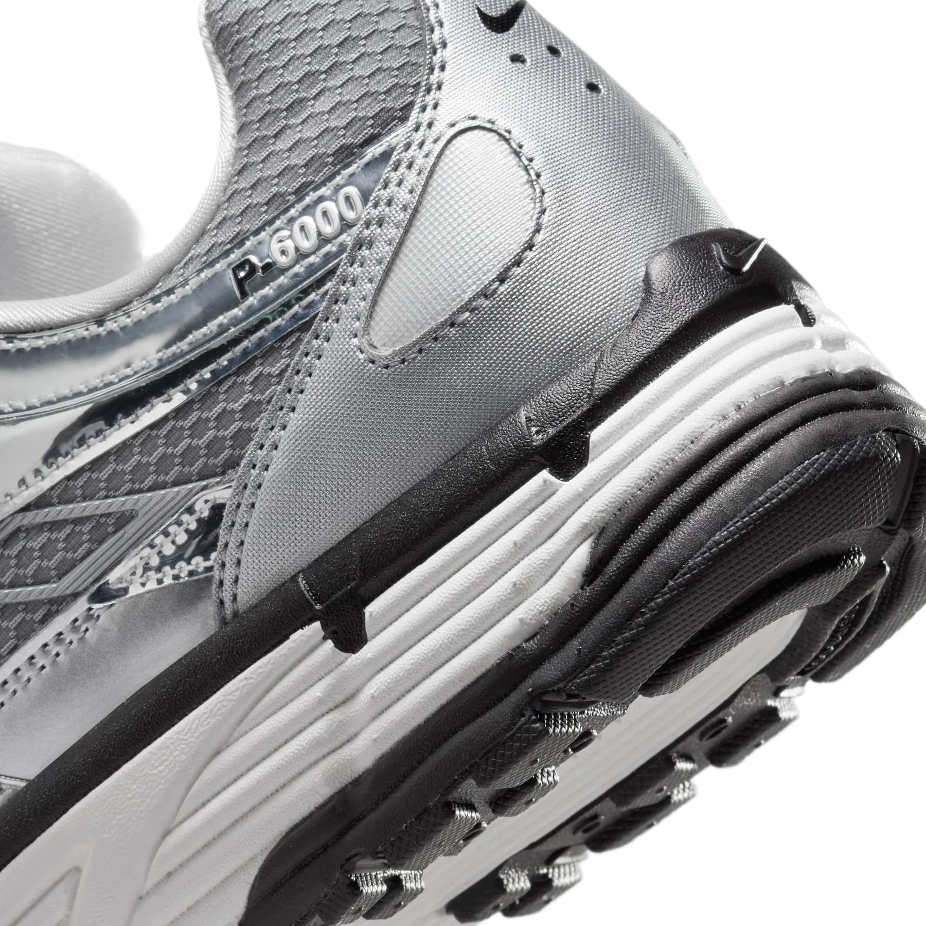 МУЖСКИЕ КРОССОВКИ NIKE P-6000 (CN0149-001)