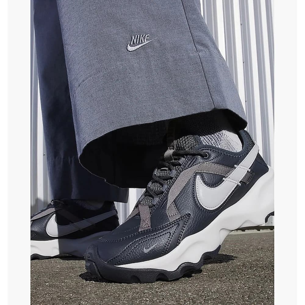 WOMEN'S SNEAKERS NIKE TC 7900 (DD9682-001)