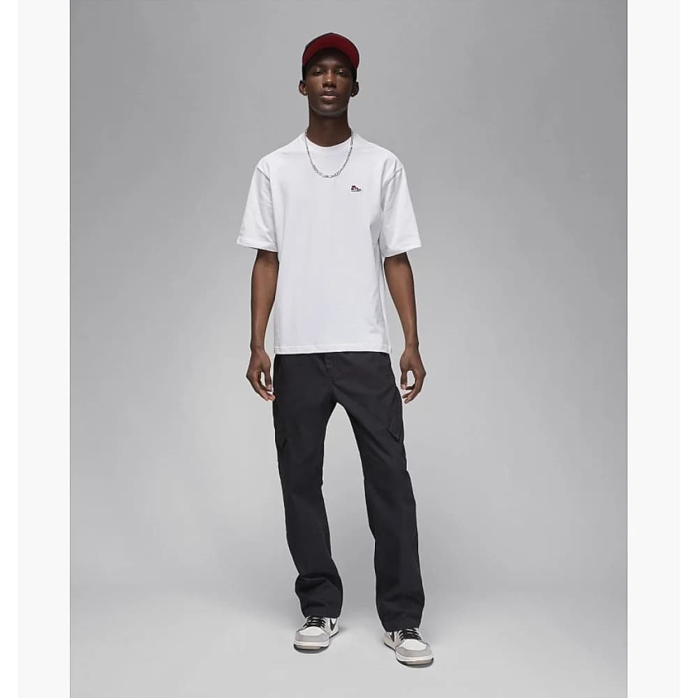 МУЖСКАЯ ФУТБОЛКА JORDAN BRAND SNKR PTCH SS CREW (FN5982-100)
