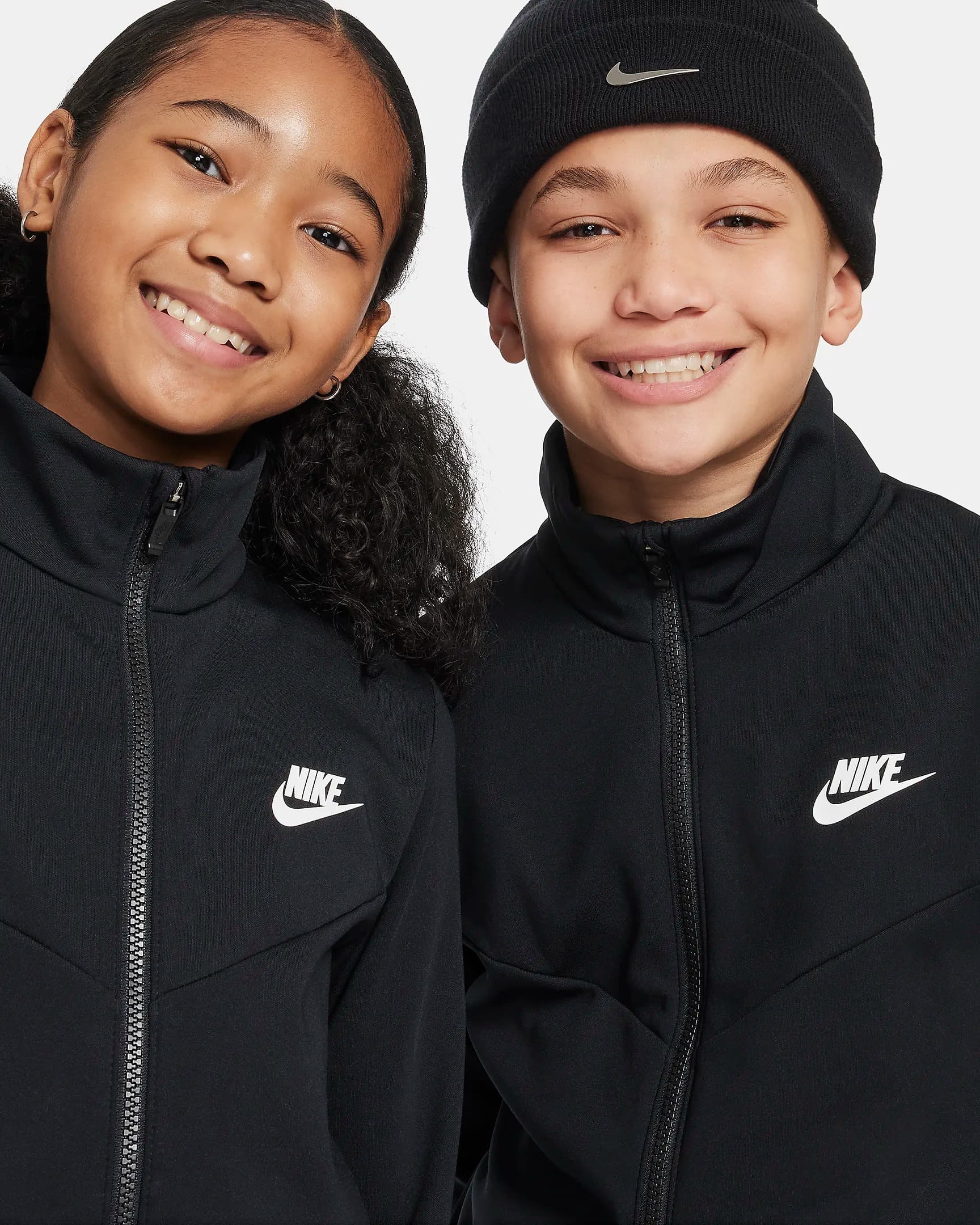NIKE NSW TRACKSUIT POLY FZ HBR YOUNGER (FD3067-010)