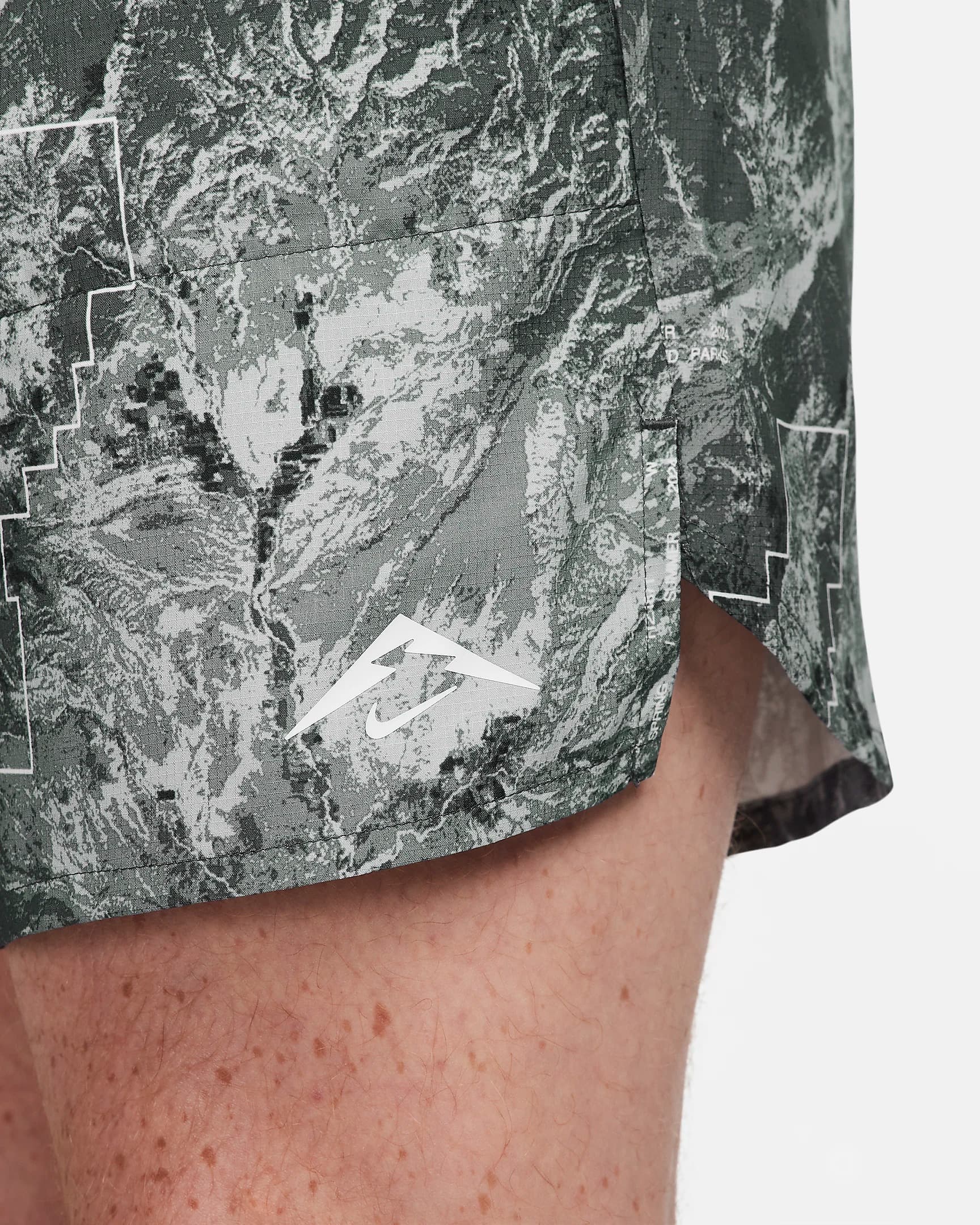 МУЖСКИЕ ШОРТЫ NIKE TRAIL DF STRIDE 7BF SHORT AOP (FN3314-060)