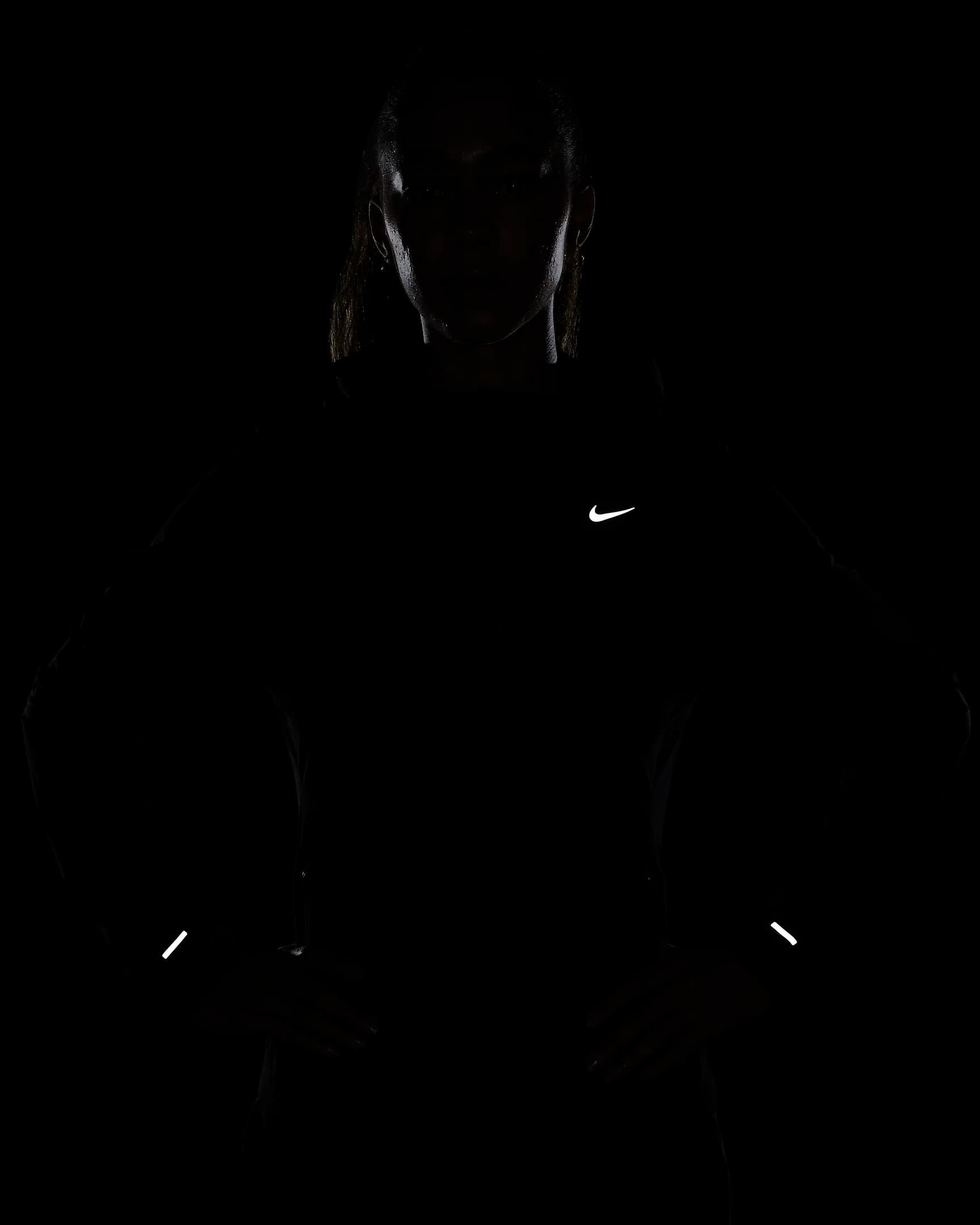 WOMEN'S WINDBREAKER NIKE SWIFT UV JKT (FB7480-010)