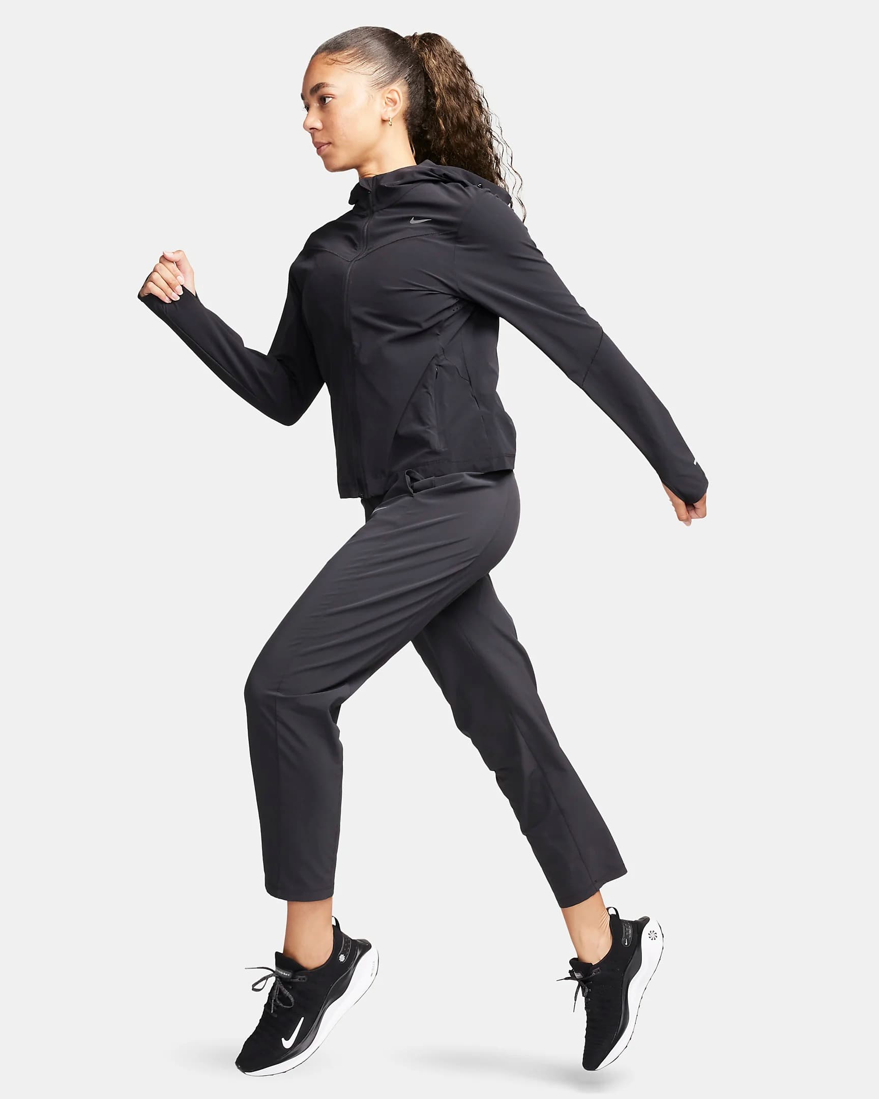 WOMEN'S WINDBREAKER NIKE SWIFT UV JKT (FB7480-010)
