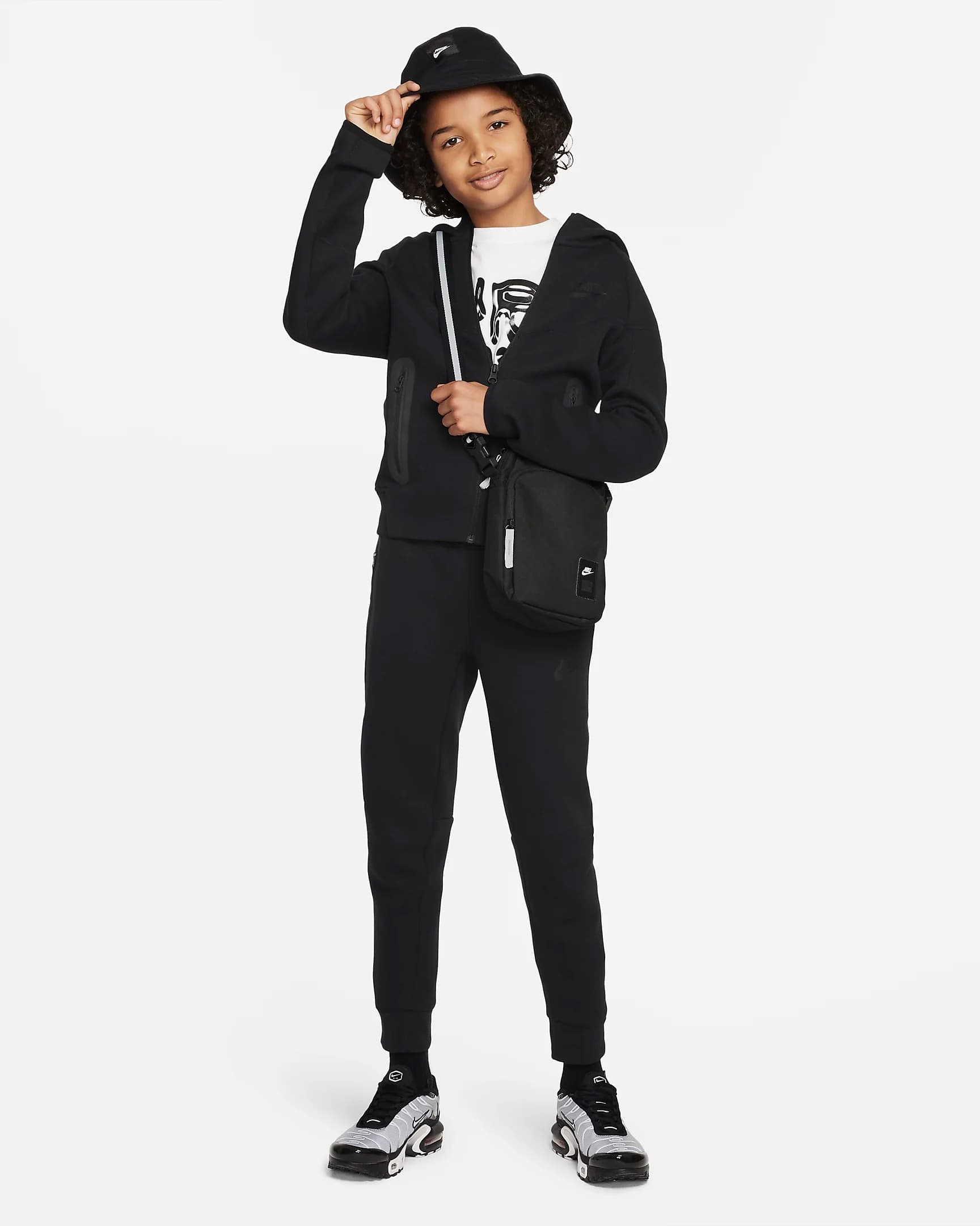 NIKE B NSW TECH FLC FZ TEEN SWEATSHIRT (FD3285-010)