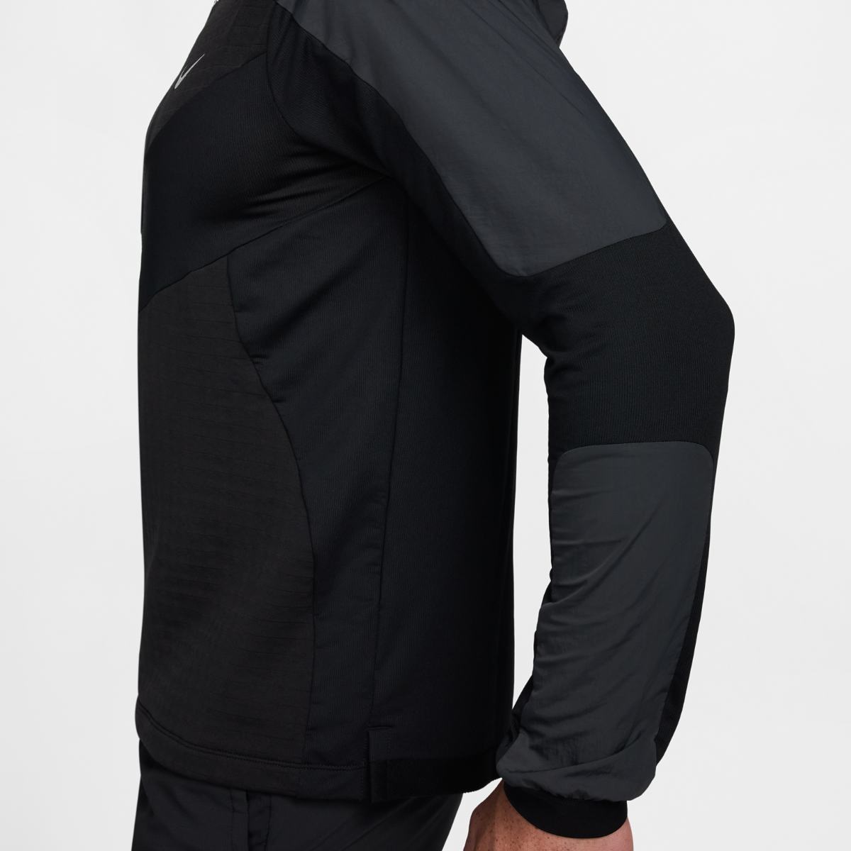 МУЖСКАЯ ВЕТРОВКА NIKE M NK ELMNT TOP LS WR (HF7452-010)