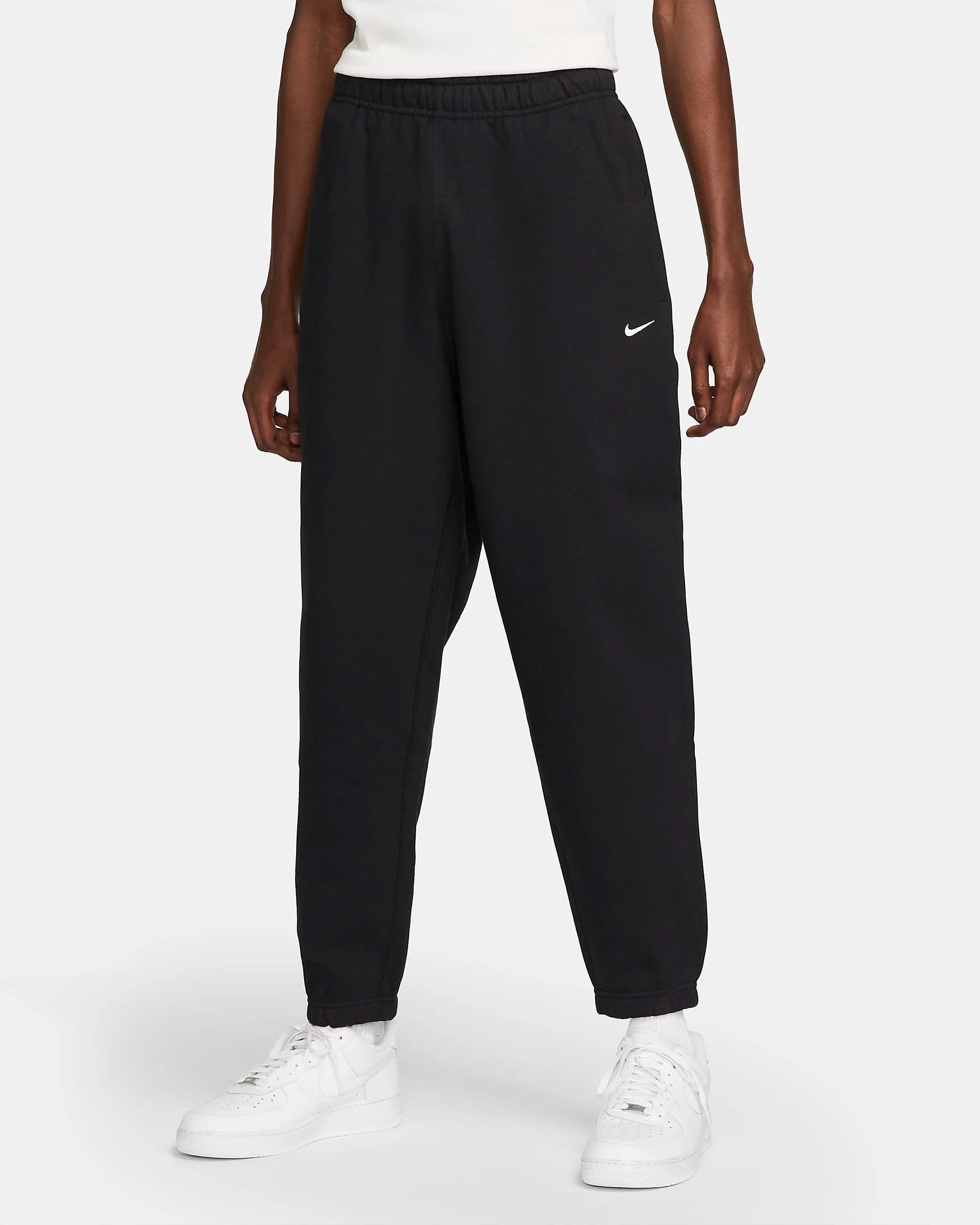 ЧОЛОВІЧІ ШТАНИ NIKE SOLO SWSH FLC CF PANT (DX1364-010)