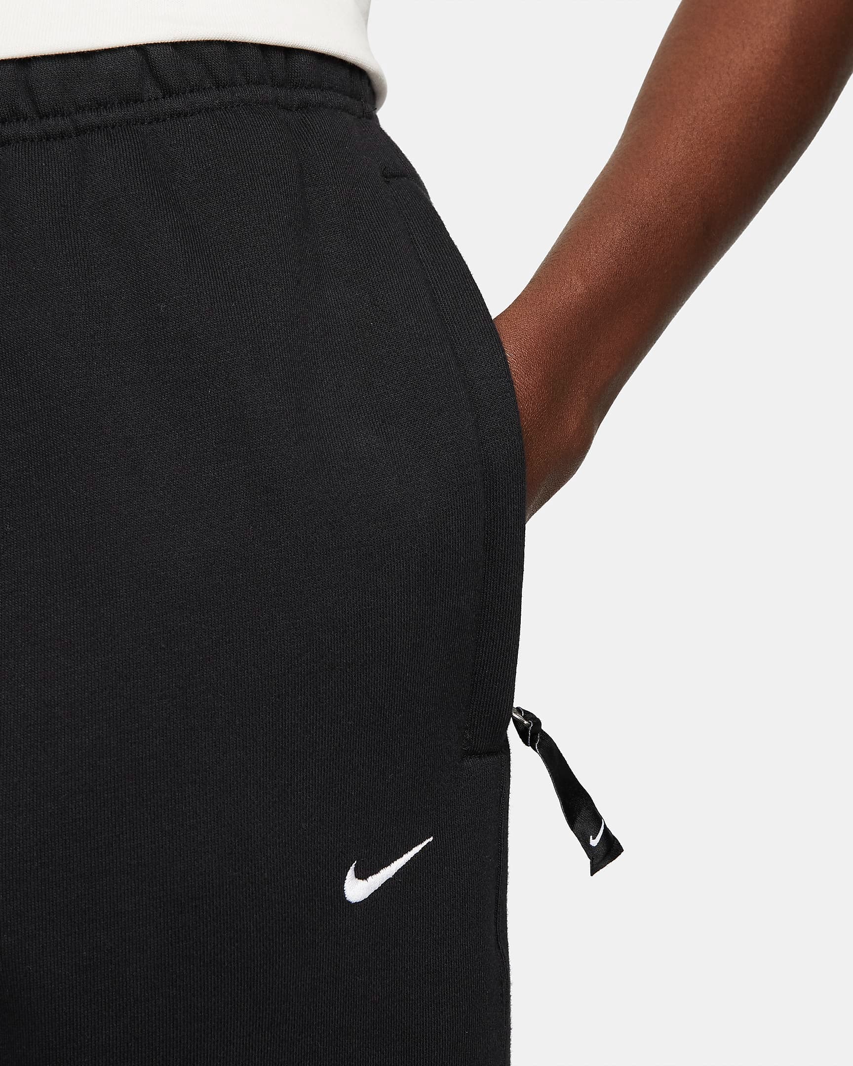 ЧОЛОВІЧІ ШТАНИ NIKE SOLO SWSH FLC CF PANT (DX1364-010)