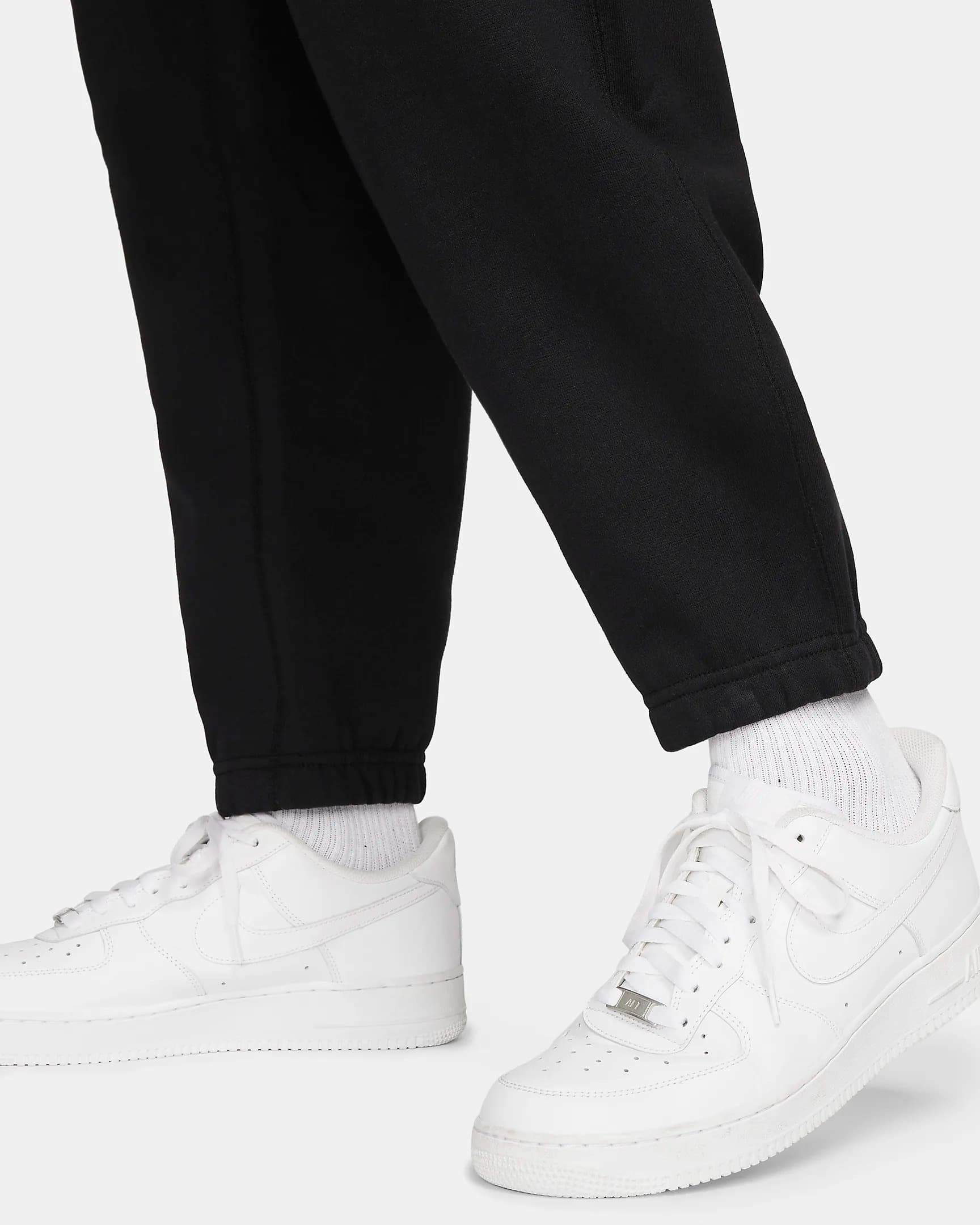 ЧОЛОВІЧІ ШТАНИ NIKE SOLO SWSH FLC CF PANT (DX1364-010)