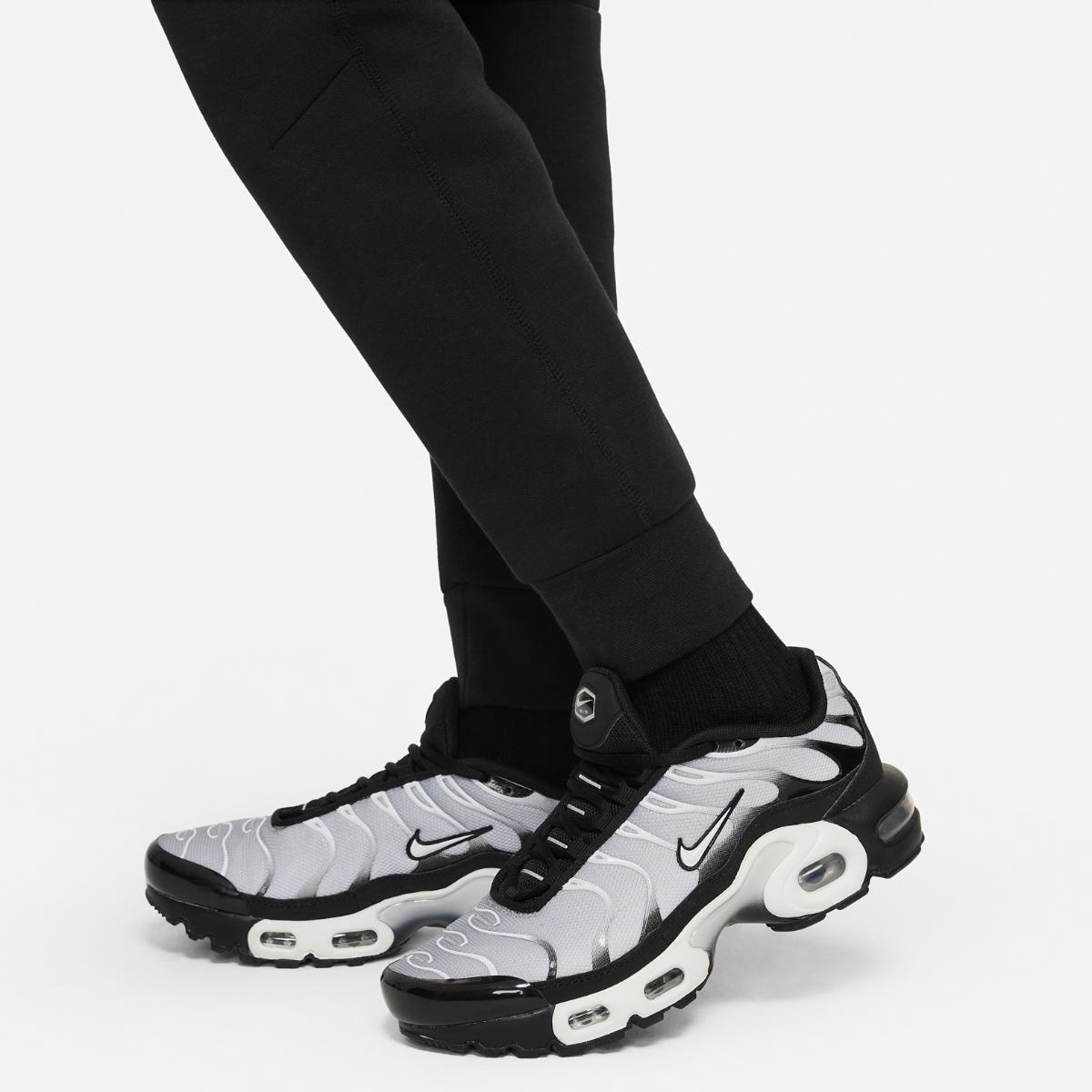 ПІДЛІТКОВІ ШТАНИ NIKE NSW TECH FLC PANT (FD3287-010)