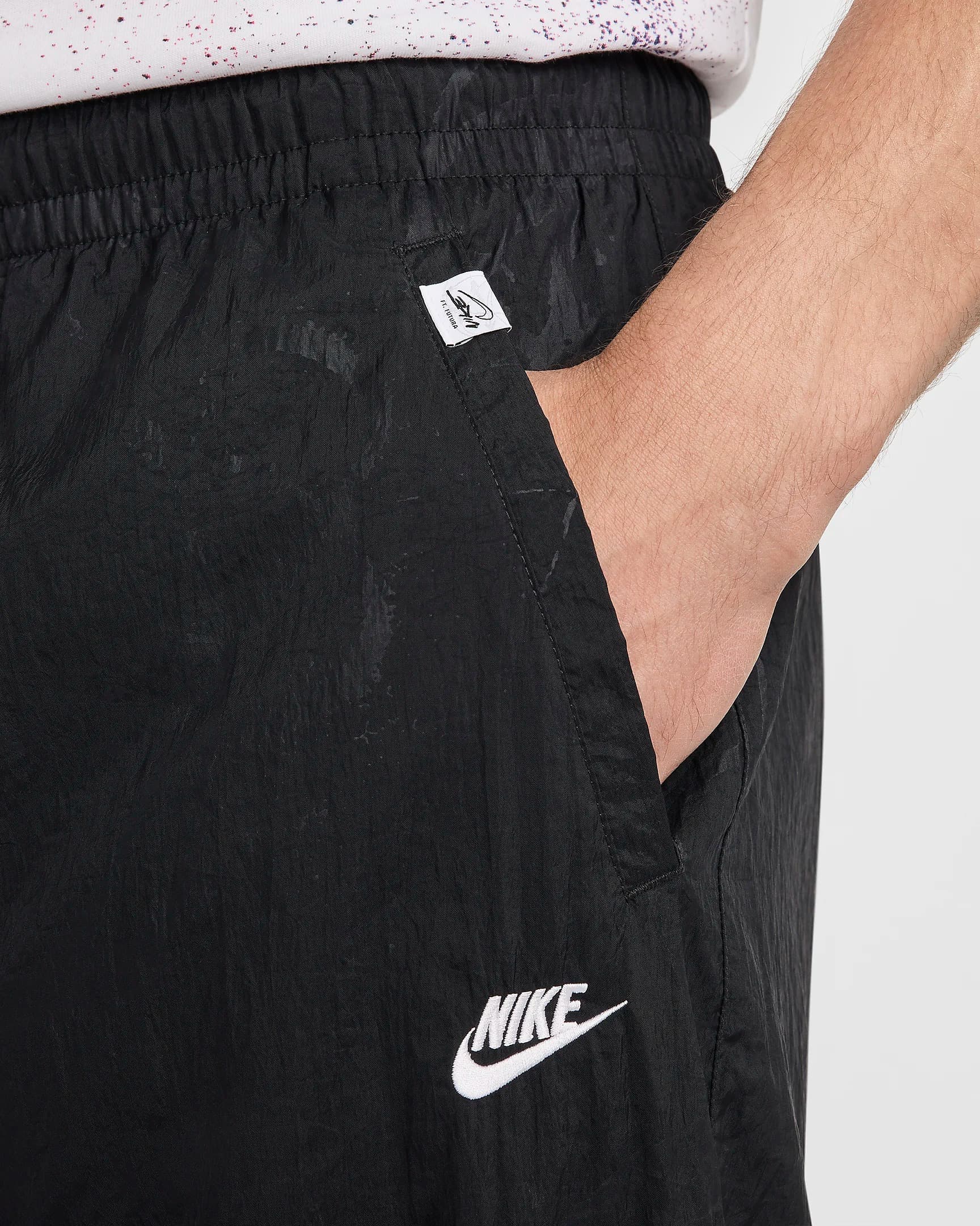 МУЖСКИЕ ШТАНЫ NIKE NSW BREAKING LND WR PANT (HF7822-010)