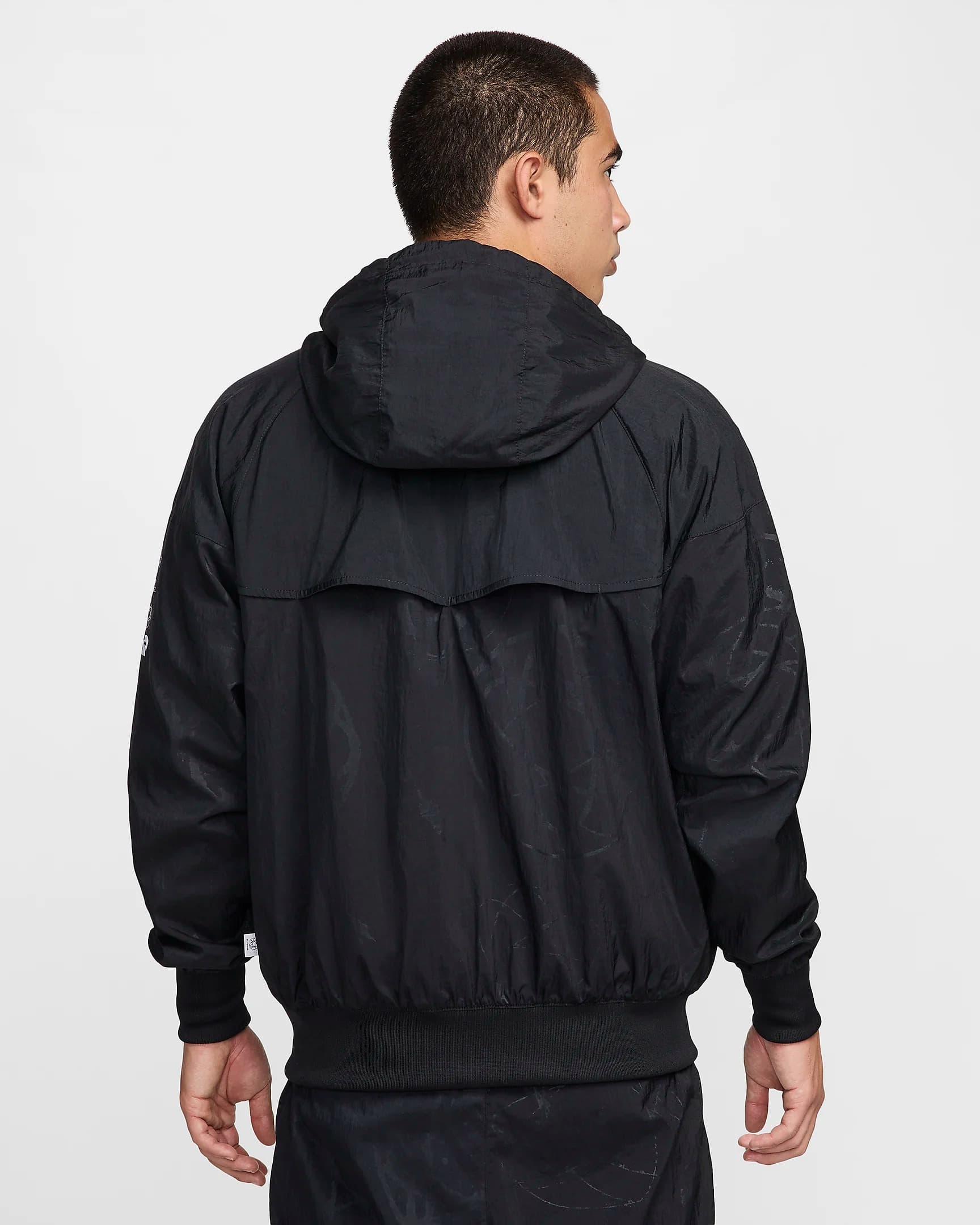 МУЖСКАЯ ВЕТРОВКА NIKE NSW BREAKING LND WR JKT (HF7820-010)