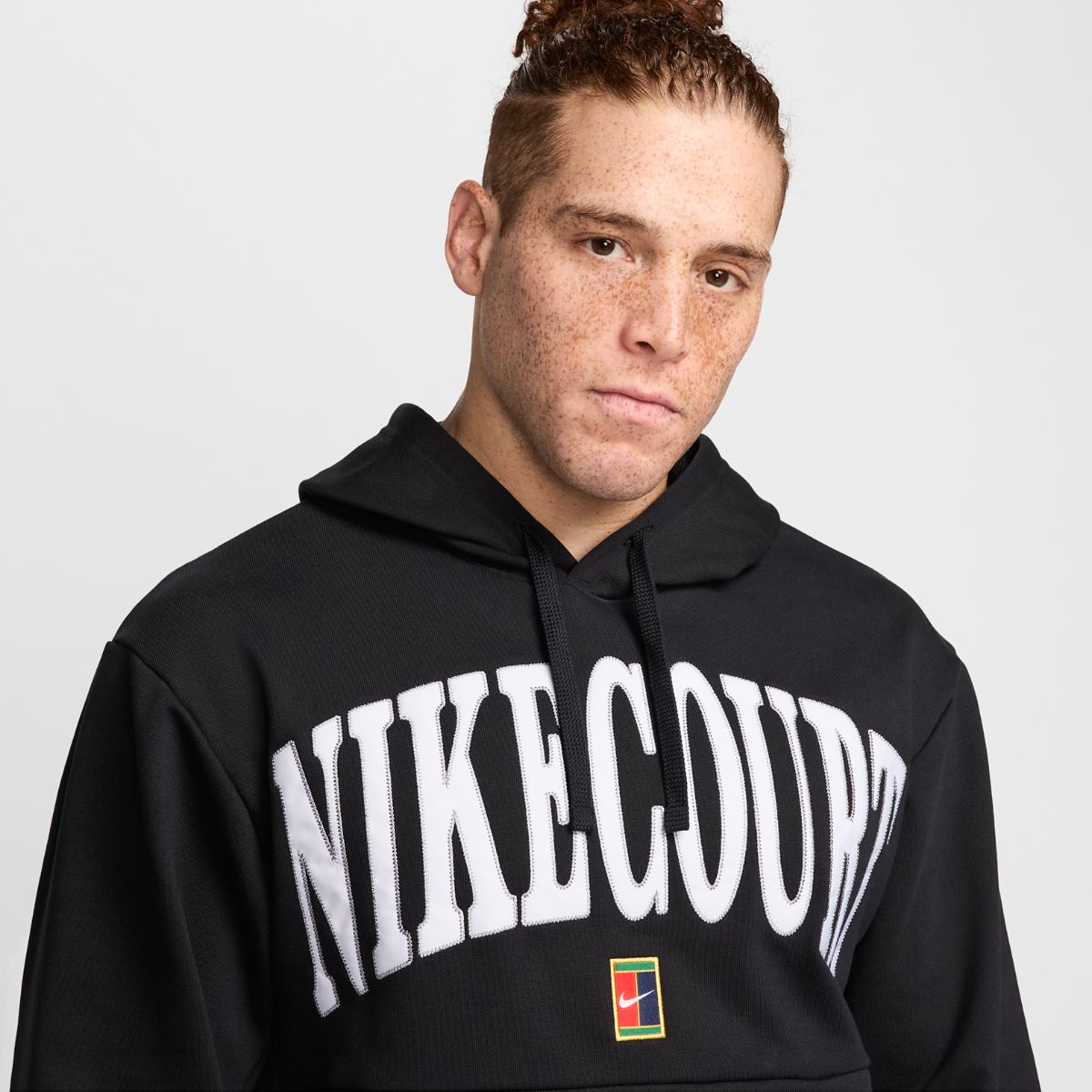 ЧОЛОВІЧА ТОЛСТОВКА NIKE COURT NKCT DF FLC HRTGE HOODIE (FQ2093-010)