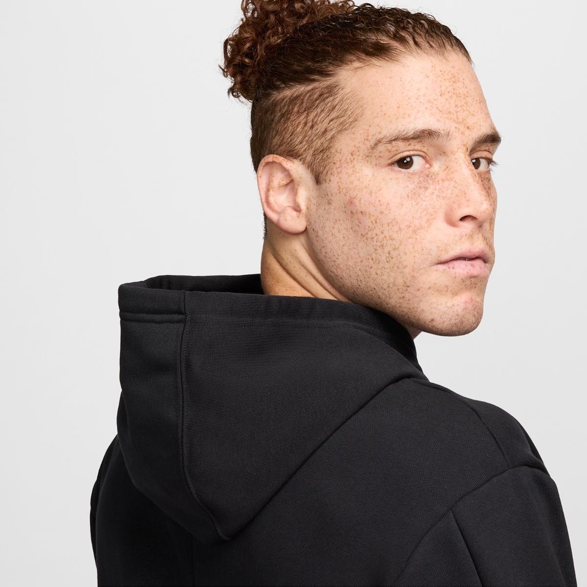 ЧОЛОВІЧА ТОЛСТОВКА NIKE COURT NKCT DF FLC HRTGE HOODIE (FQ2093-010)