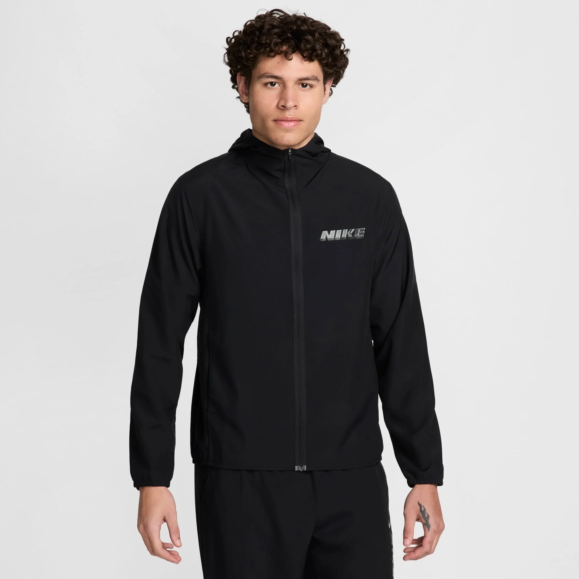 МУЖСКАЯ ВЕТРОВКА NIKE M NK DF FORM GFX JKT HD (FV9768-010)