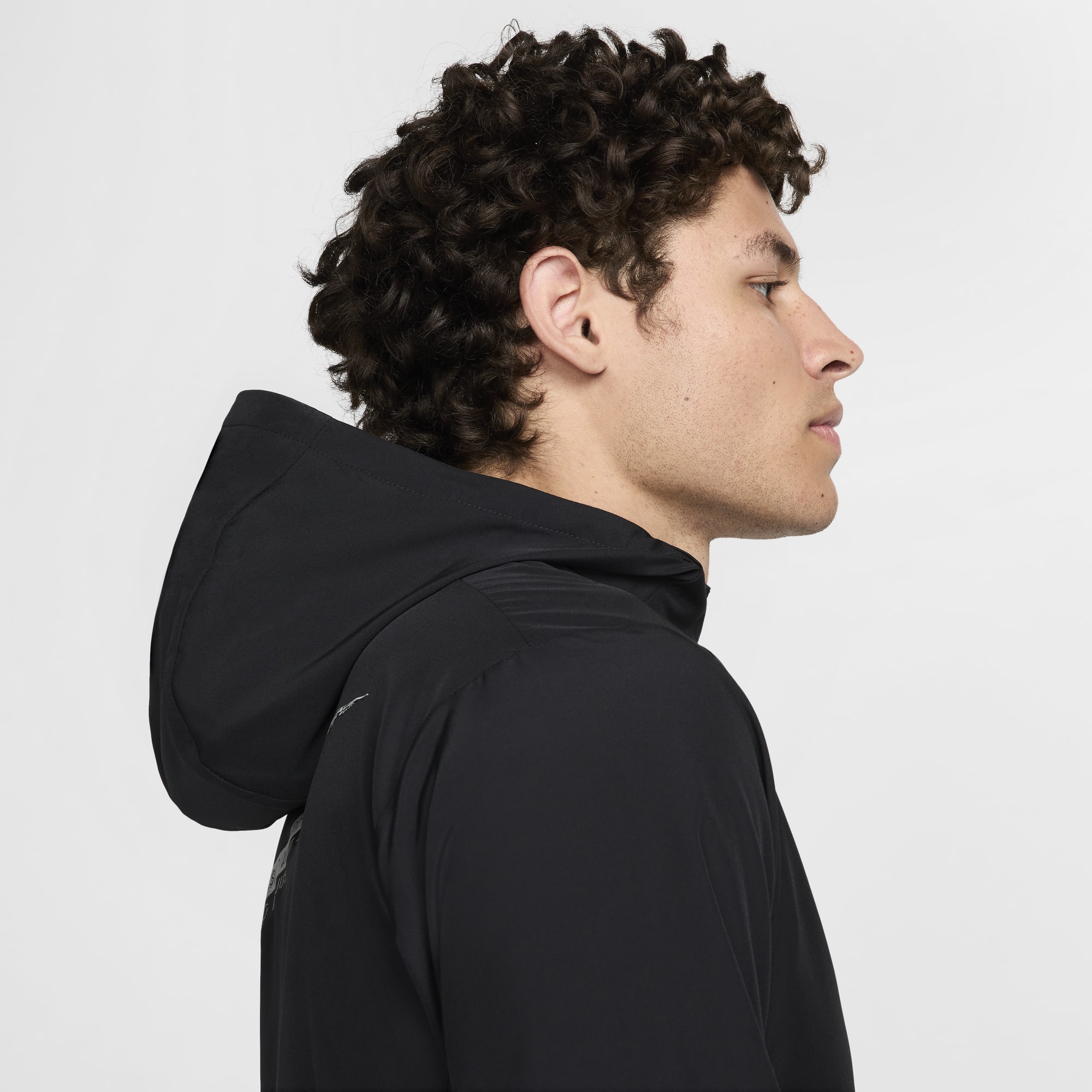 МУЖСКАЯ ВЕТРОВКА NIKE M NK DF FORM GFX JKT HD (FV9768-010)