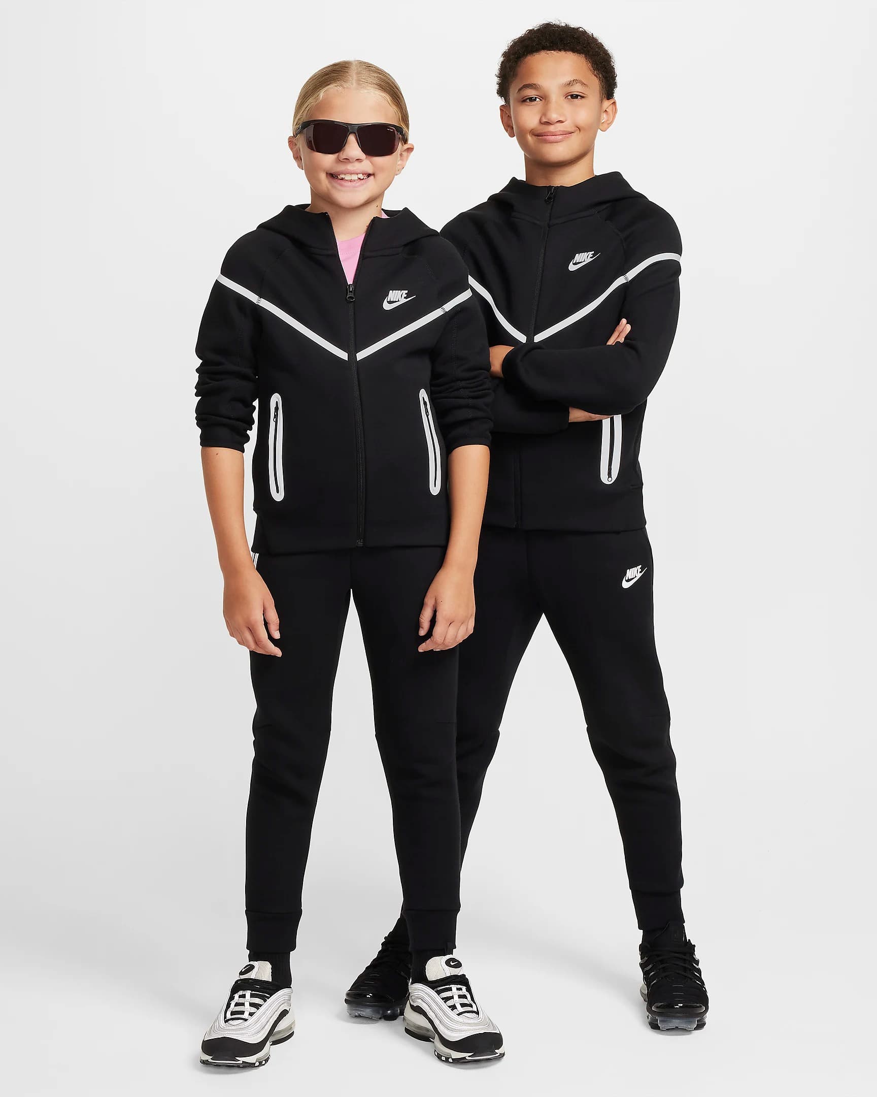 TEEN NIKE NSW TCH FLC SSNL TF+ WR FZ SWEATSHIRT (FZ5433-010)
