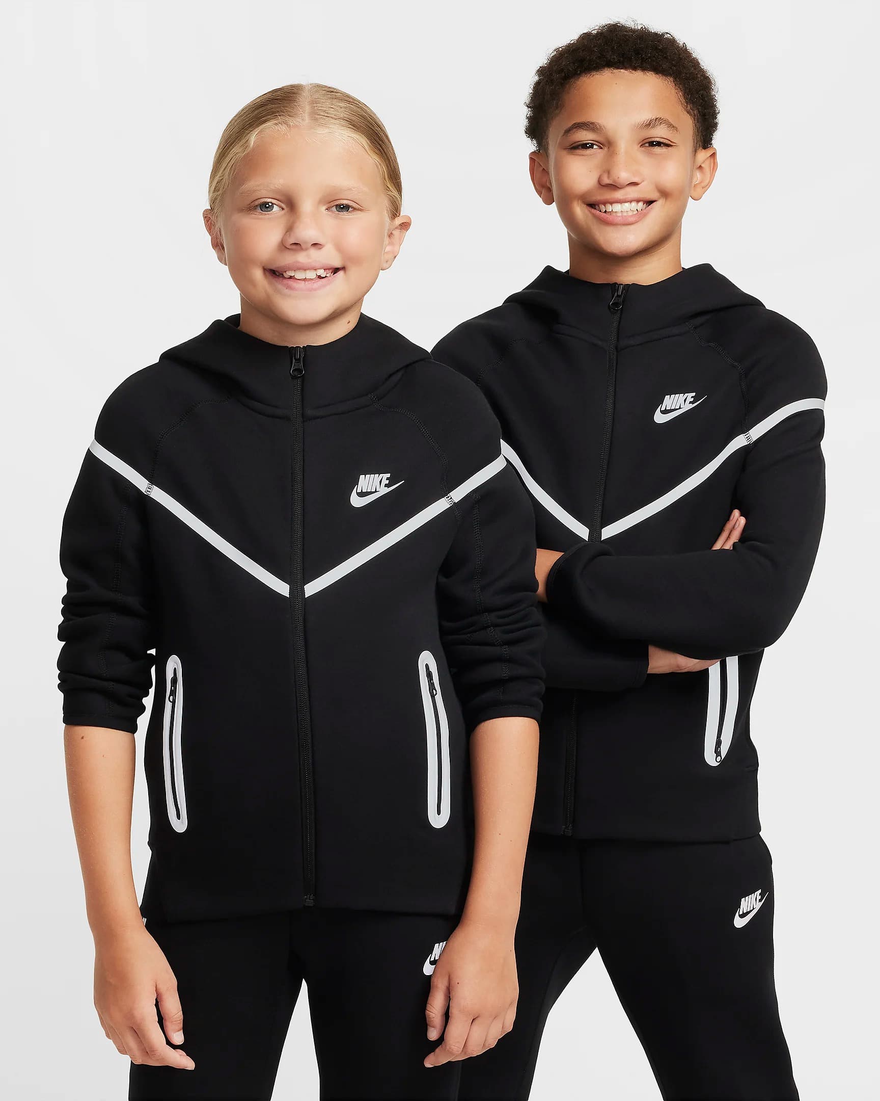 TEEN NIKE NSW TCH FLC SSNL TF+ WR FZ SWEATSHIRT (FZ5433-010)
