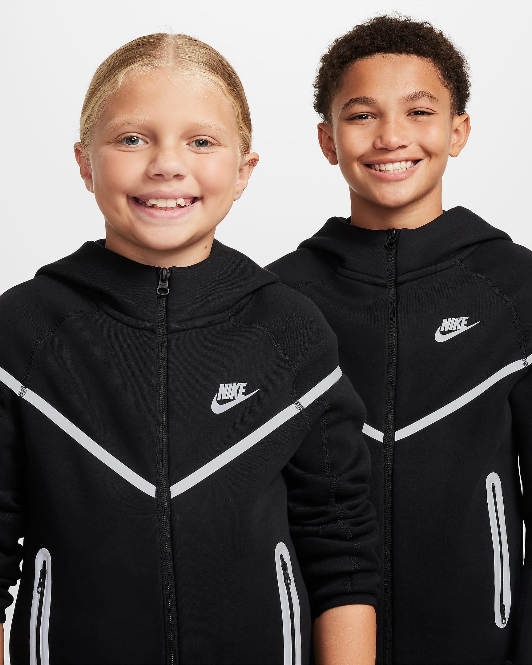TEEN NIKE NSW TCH FLC SSNL TF+ WR FZ SWEATSHIRT (FZ5433-010)