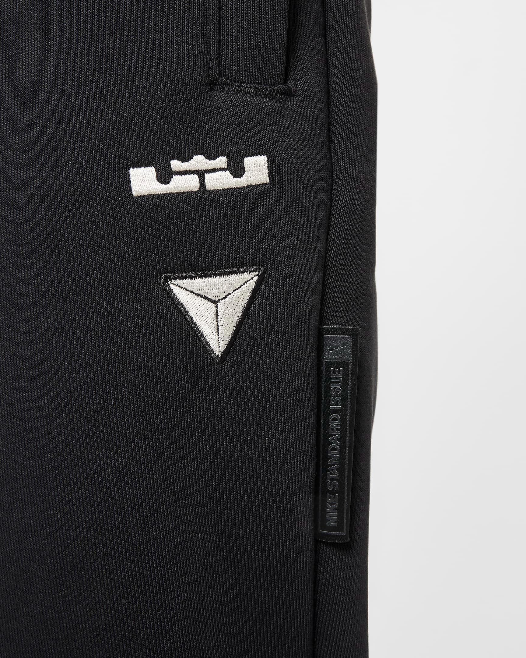 ПІДЛІТКОВІ ШТАНИ NIKE LBJ K NK DF STD ISSUE PANT (HF4266-010)