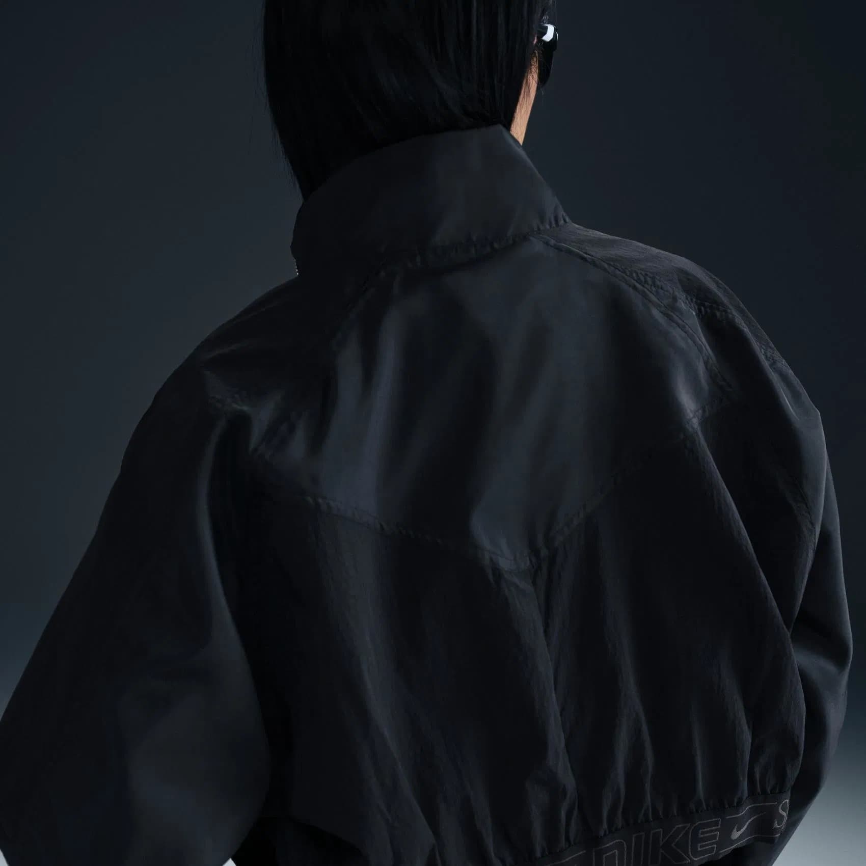 WOMEN'S WINDBREAKER NIKE NSW JKT WVN STREET GLS (HV6523-010)