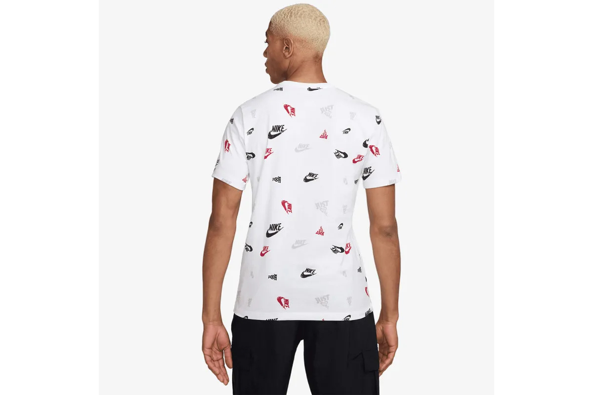 ЧОЛОВІЧА ФУТБОЛКА NIKE NSW TEE 12MO AOP SP25 (HJ0561-100)