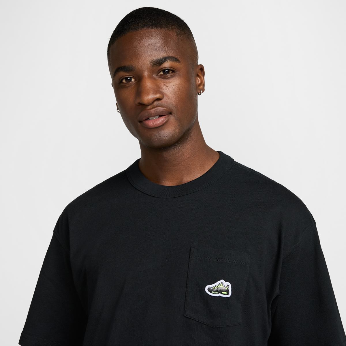 MEN'S NIKE NSW TEE M90 SNKR PATCH PKT (HJ0574-010)