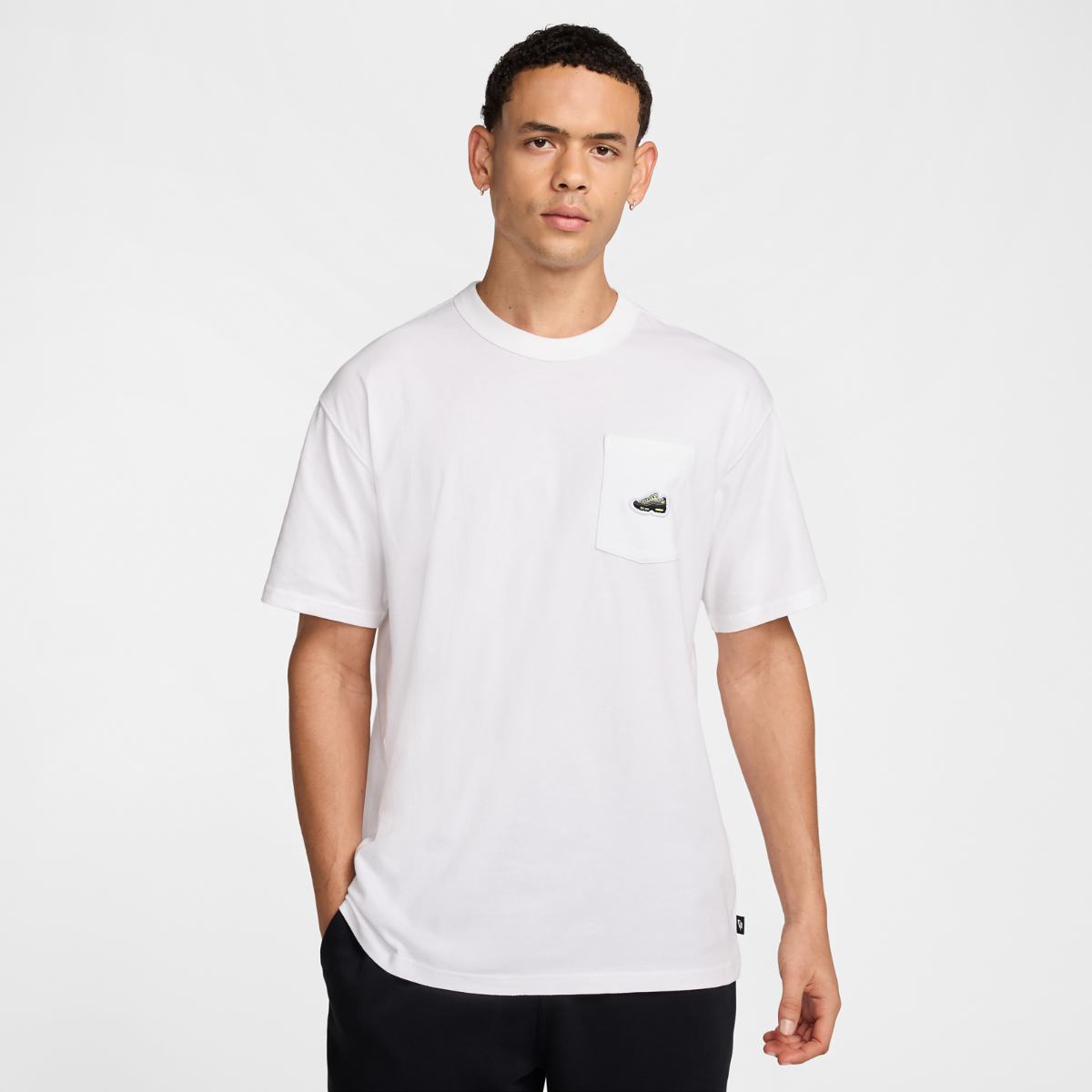 ЧОЛОВІЧА ФУТБОЛКА NIKE NSW TEE M90 SNKR PATCH PKT (HJ0574-100)