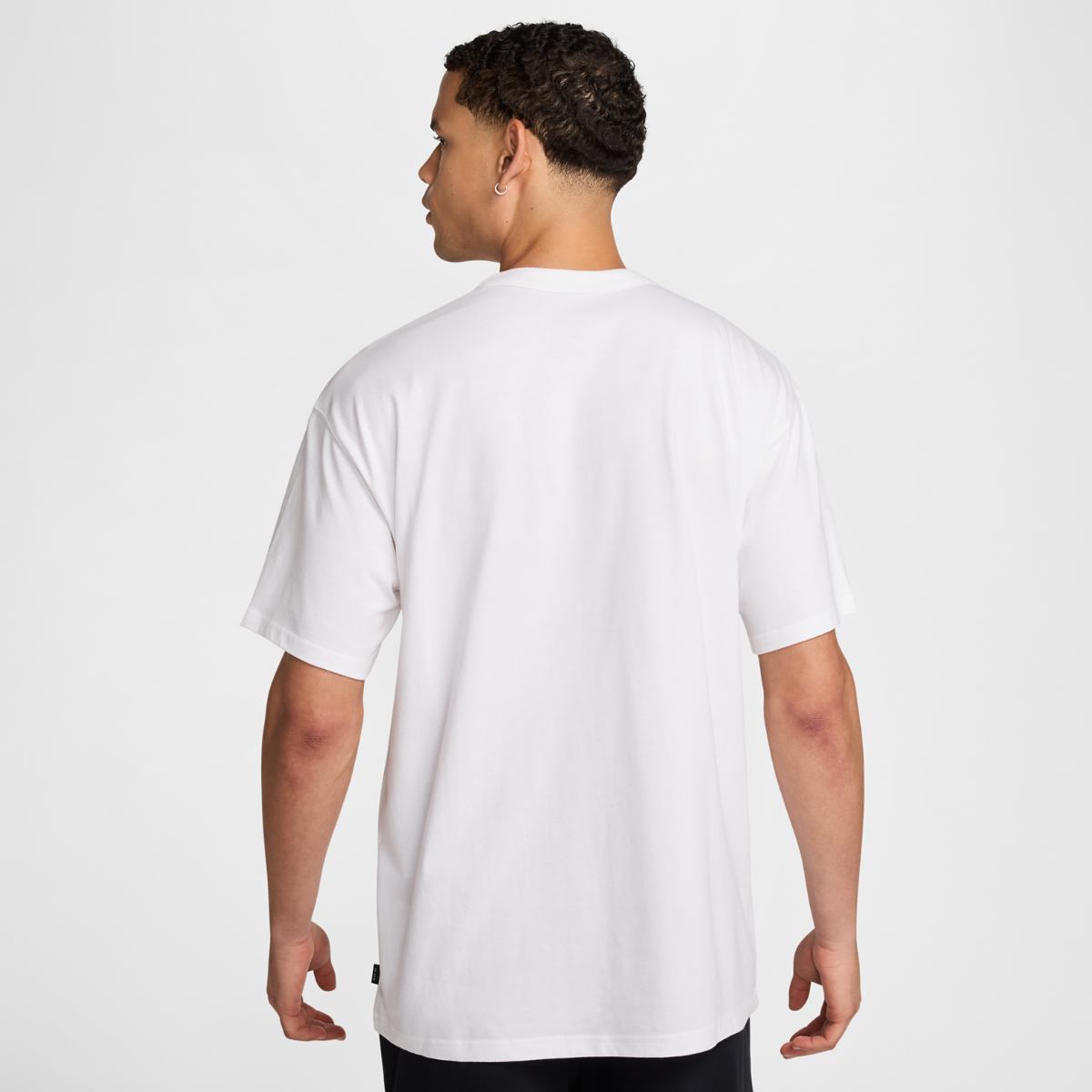 ЧОЛОВІЧА ФУТБОЛКА NIKE NSW TEE M90 SNKR PATCH PKT (HJ0574-100)