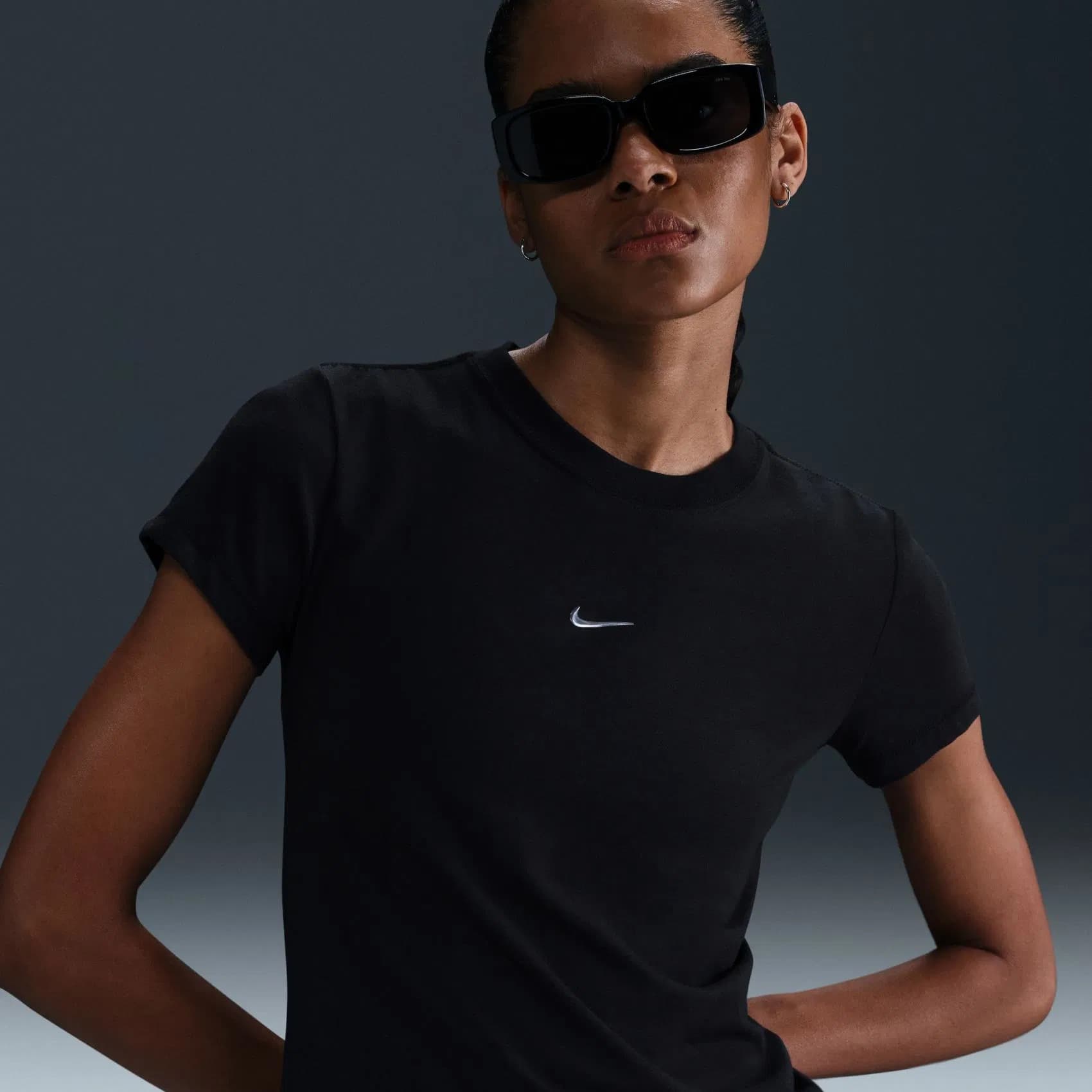 ЖІНОЧА ФУТБОЛКА NIKE NSW CHLL KNT MD CRP GLS (HV6525-010)