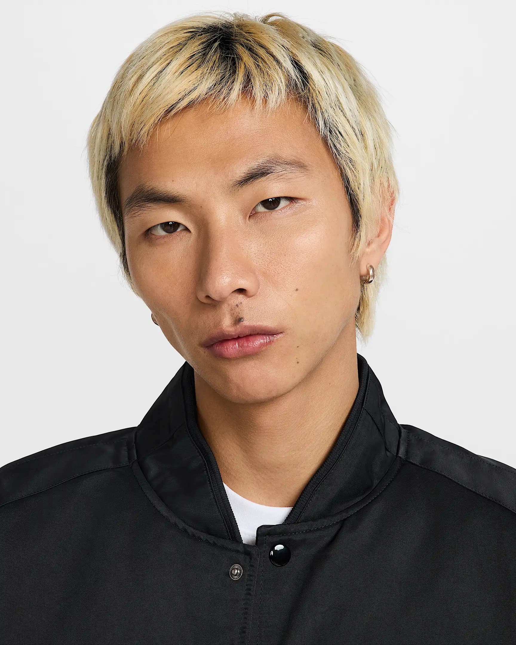 МУЖСКОЙ БОМБЕР NIKE AIR VARSITY JKT (HJ0301-010)