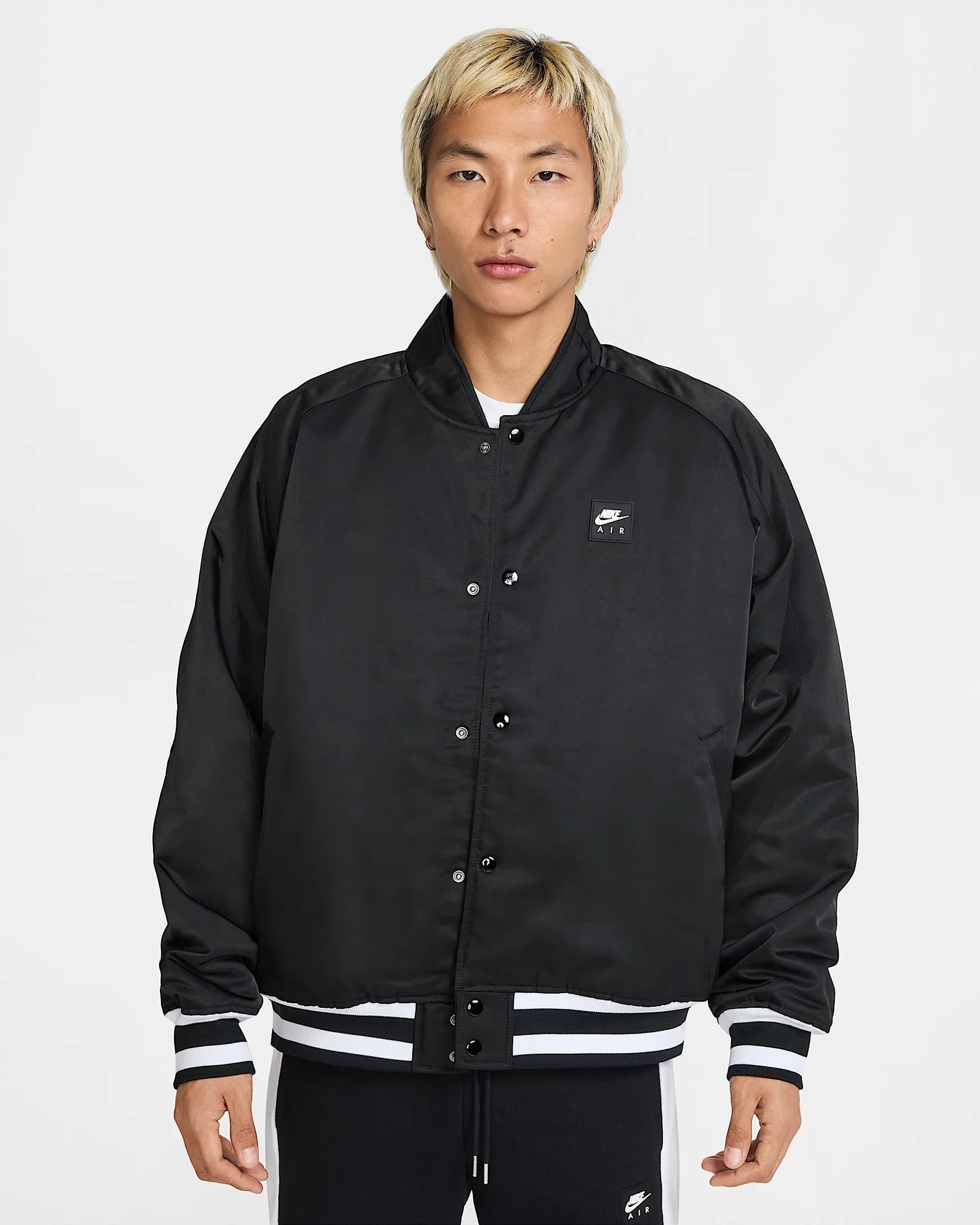 МУЖСКОЙ БОМБЕР NIKE AIR VARSITY JKT (HJ0301-010)