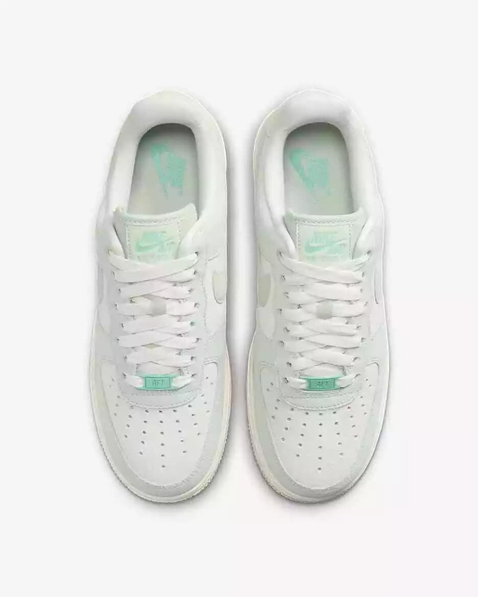 WOMEN'S SNEAKERS NIKE AIR FORCE 1 07 SE (HQ1497-099)