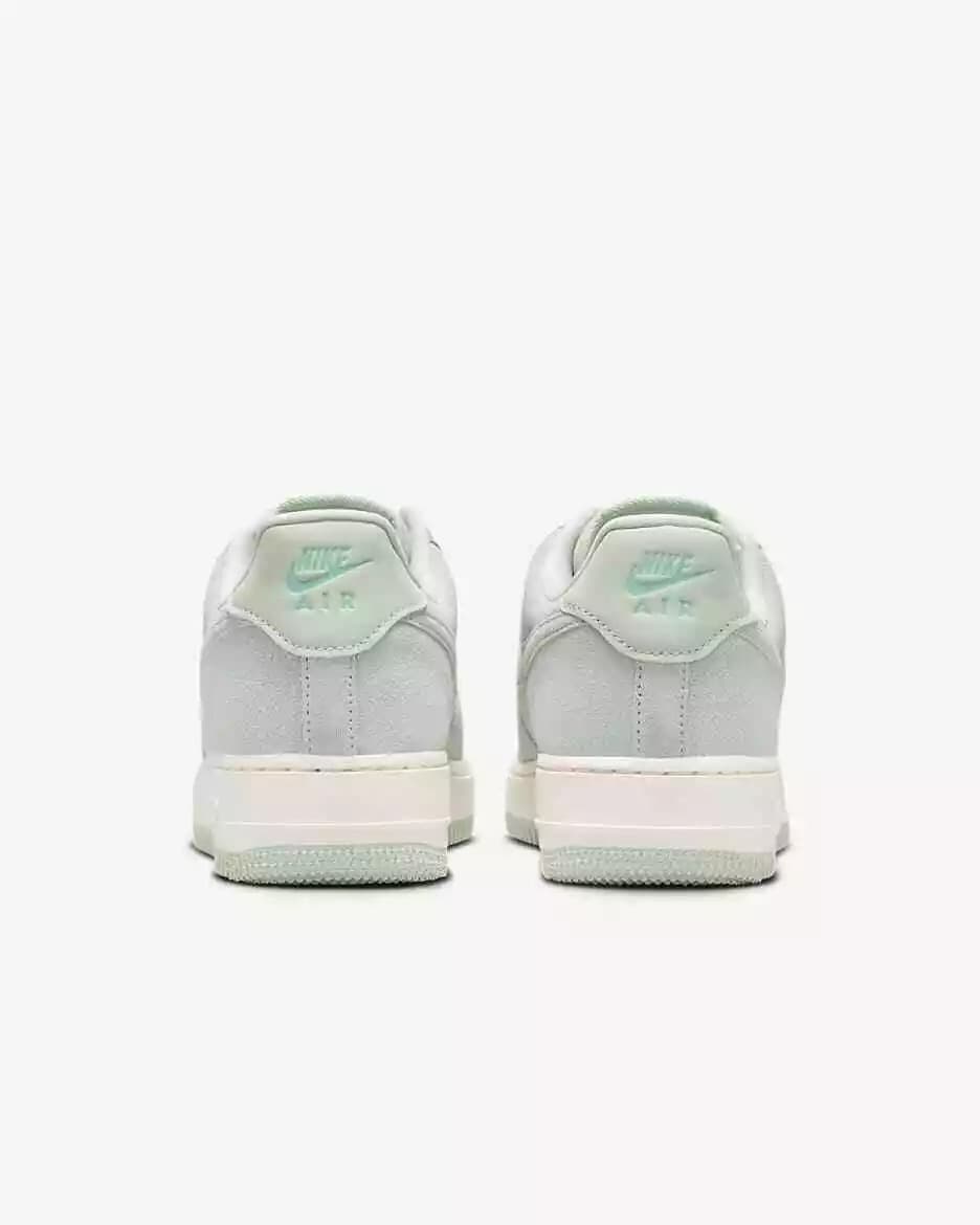 WOMEN'S SNEAKERS NIKE AIR FORCE 1 07 SE (HQ1497-099)