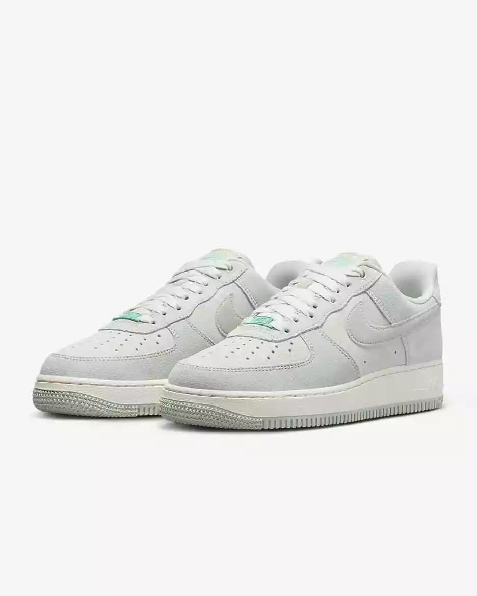 WOMEN'S SNEAKERS NIKE AIR FORCE 1 07 SE (HQ1497-099)