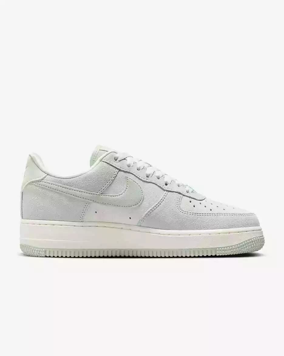 WOMEN'S SNEAKERS NIKE AIR FORCE 1 07 SE (HQ1497-099)