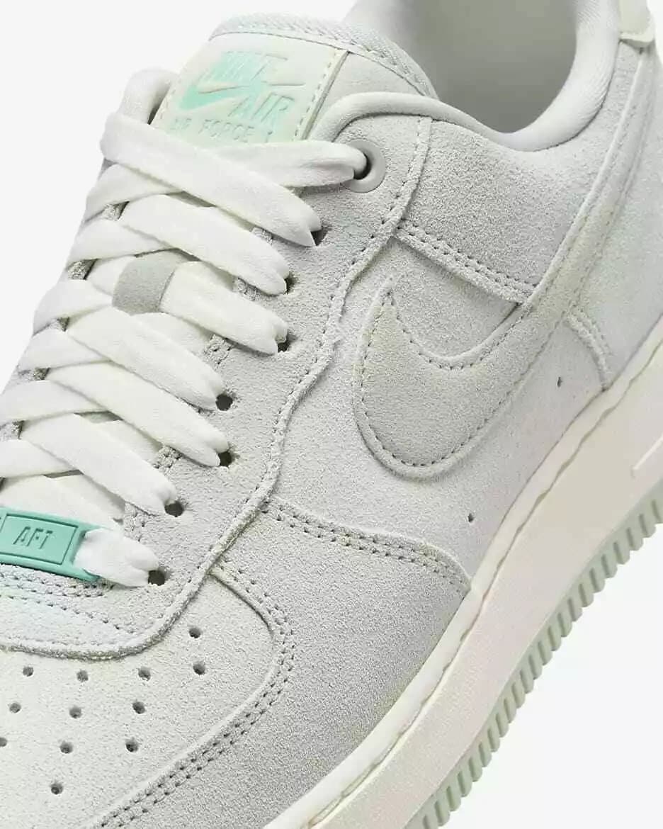 WOMEN'S SNEAKERS NIKE AIR FORCE 1 07 SE (HQ1497-099)