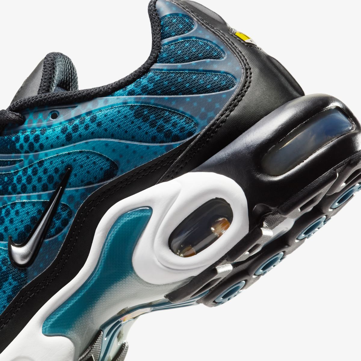 WOMEN'S NIKE AIR MAX PLUS SNEAKERS (HV6355-001)