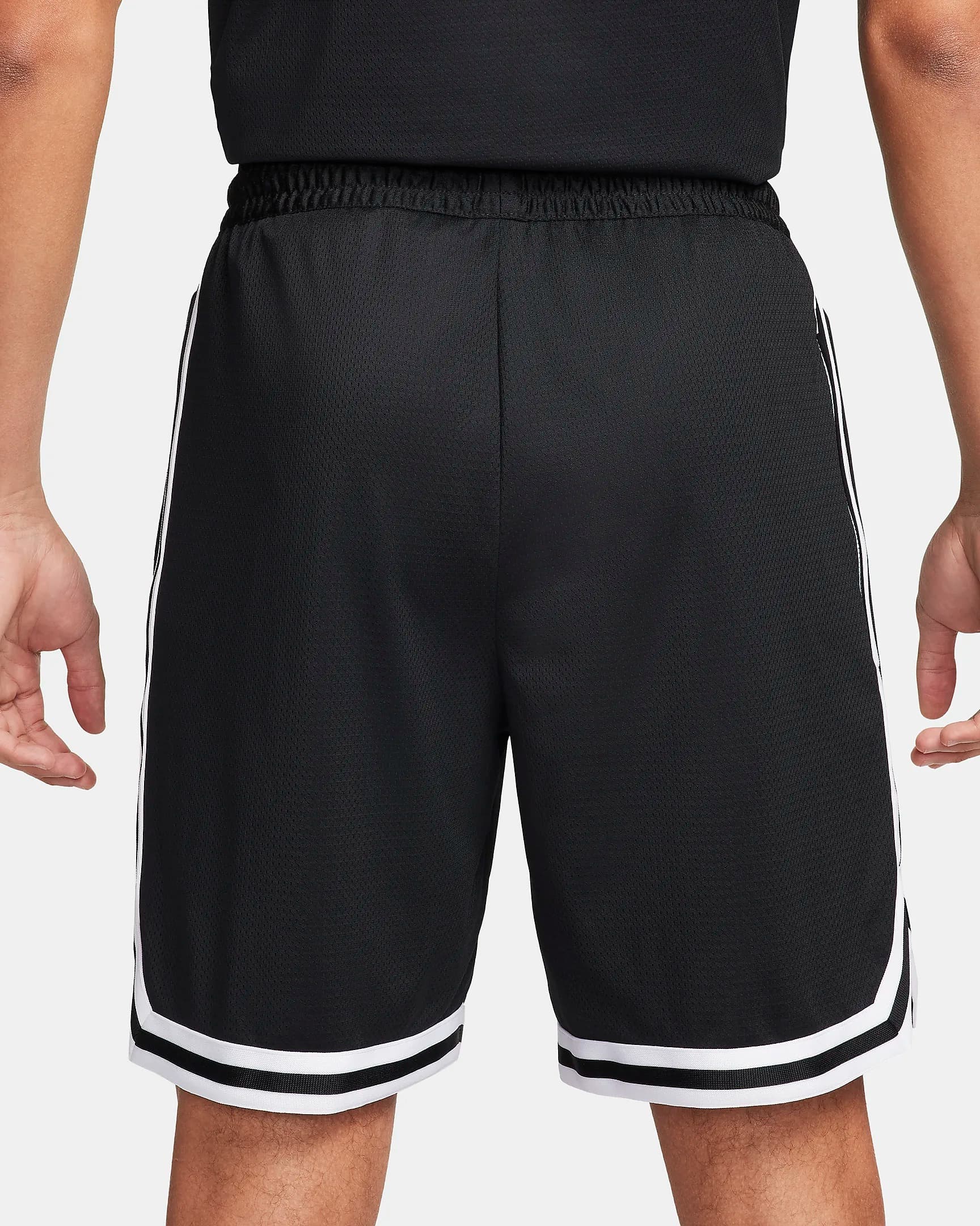 ЧОЛОВІЧІ ШОРТИ NIKE DF DNA 8IN SHORT (FN2651-010)