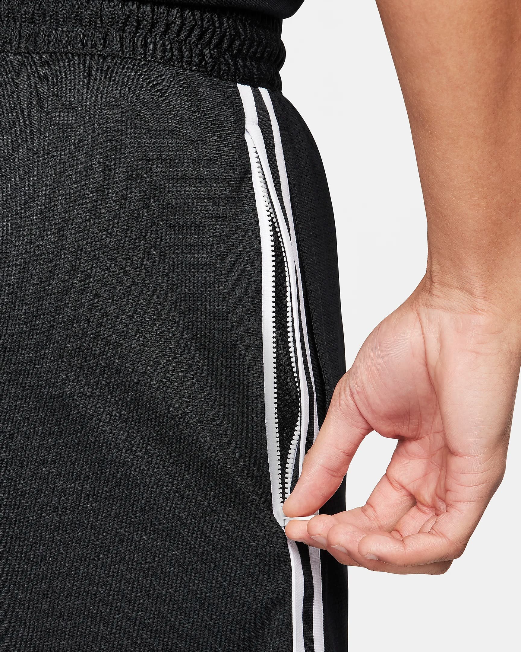 МУЖСКИЕ ШОРТЫ NIKE DF DNA 8IN SHORT (FN2651-010)