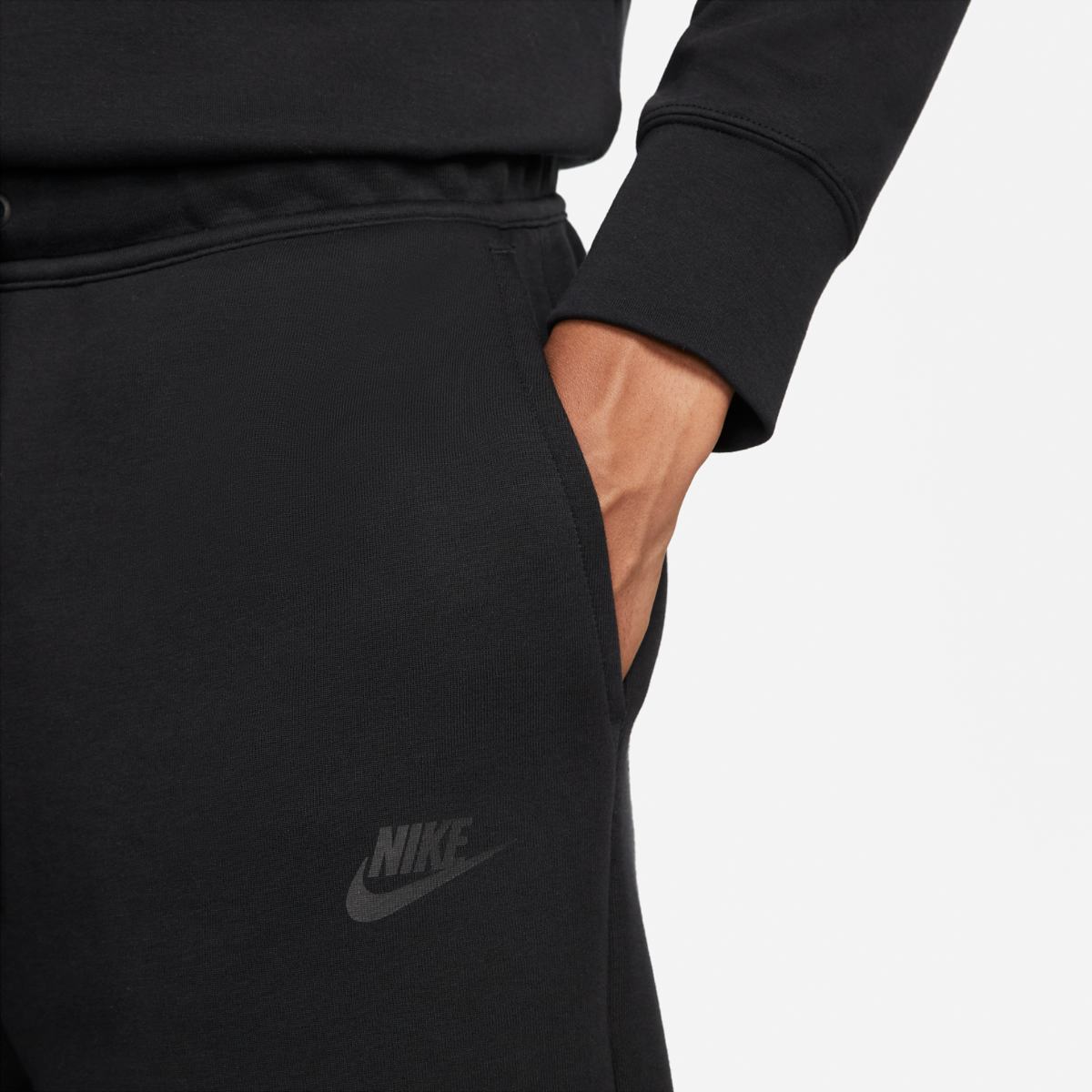 ЧОЛОВІЧІ ШОРТИ NIKE TCH FLC SHORT (FB8171-010)