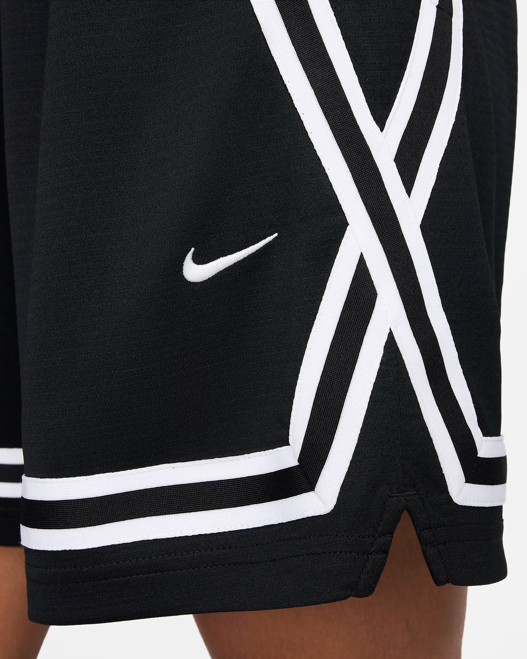 WOMEN'S SHORTS NIKE DF CROSSOVER 7IN SHORT (FQ4544-010)