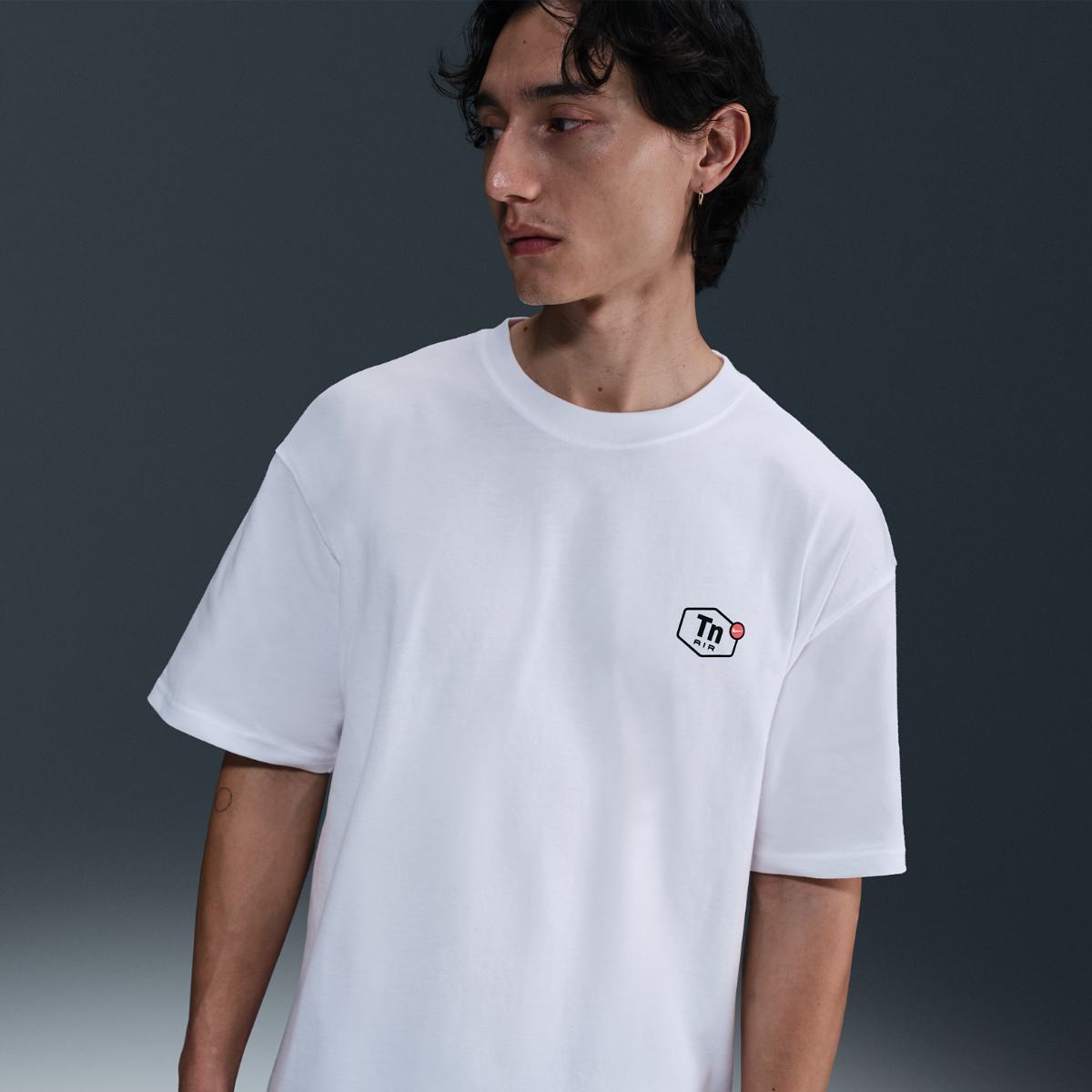 МУЖСКАЯ ФУТБОЛКА NIKE U NSW TEE M90 OC FESTIVAL HBR (HJ0750-100)