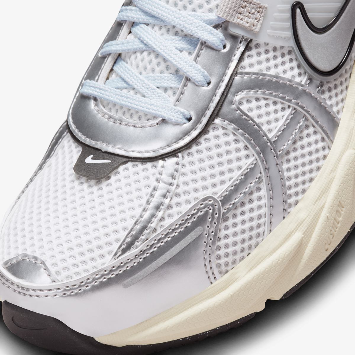 WOMEN'S NIKE V2K RUN SNEAKERS (FD0736-100)