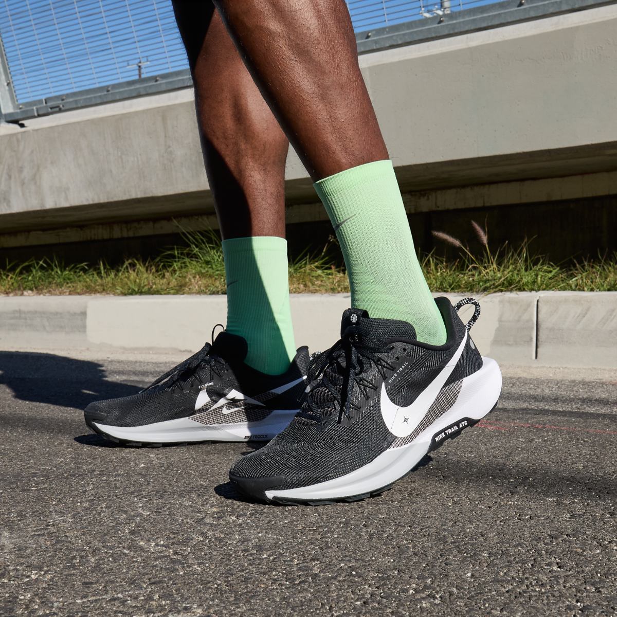 MEN'S NIKE REACTX PEGASUS TRAIL 5 SNEAKERS (DV3864-001)