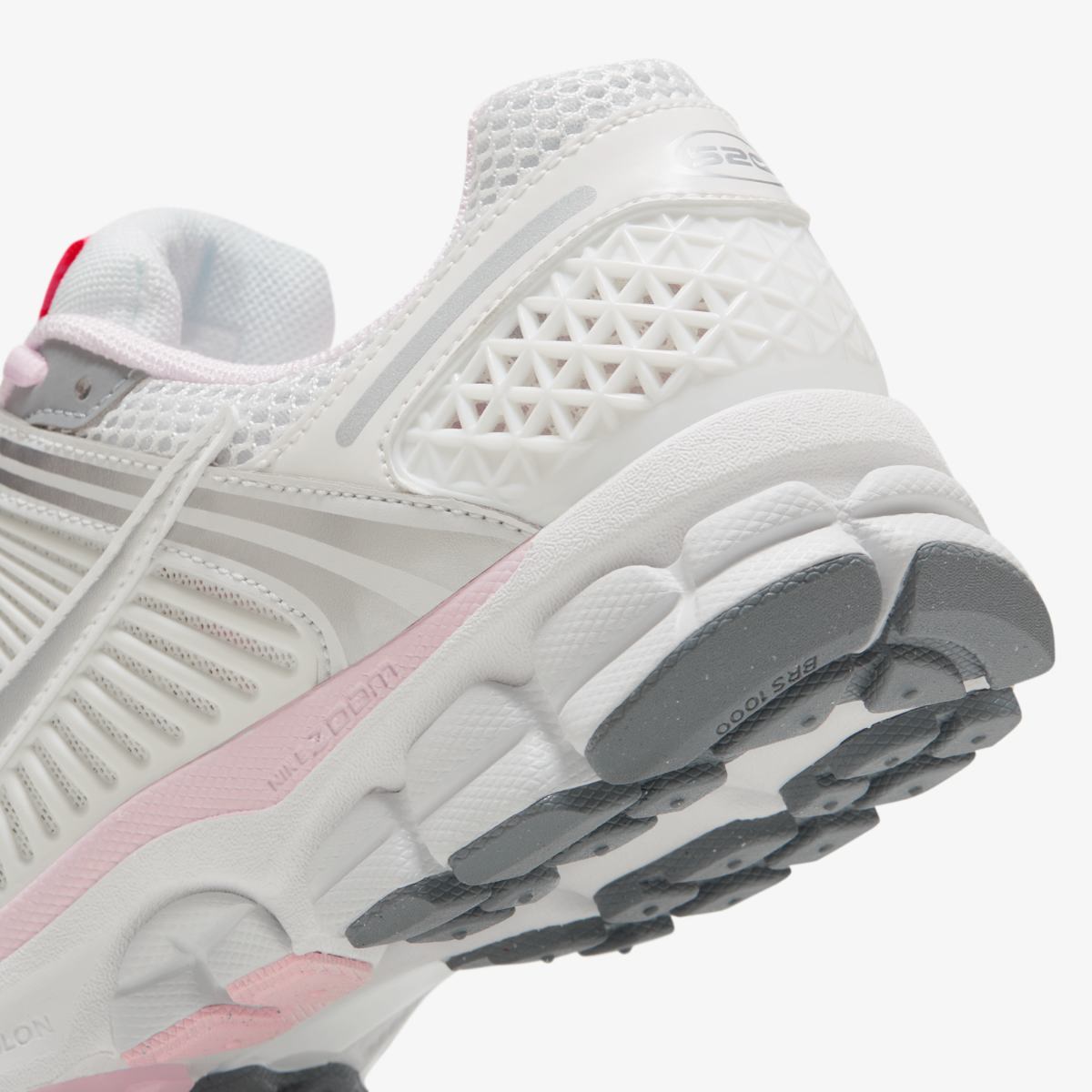 WOMEN'S SNEAKERS NIKE ZOOM VOMERO 5 (FN3695-001)