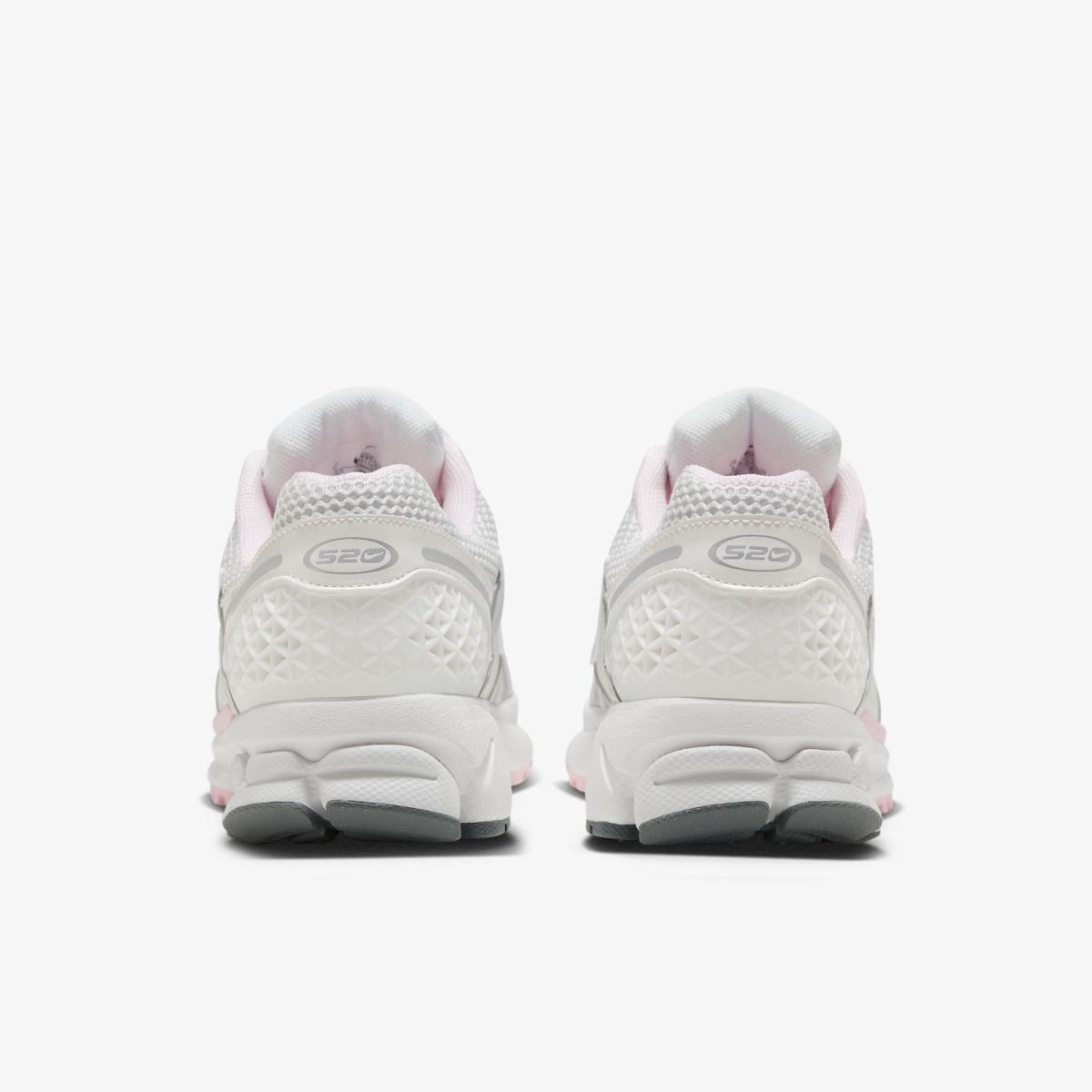 WOMEN'S SNEAKERS NIKE ZOOM VOMERO 5 (FN3695-001)