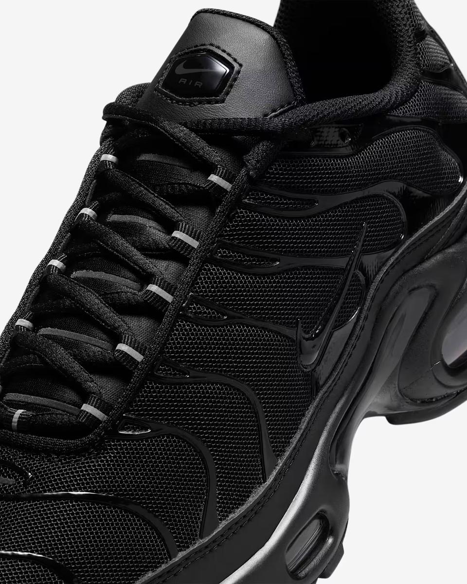WOMEN'S NIKE AIR MAX PLUS SNEAKERS (DM2362-002)