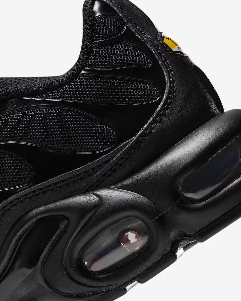 WOMEN'S NIKE AIR MAX PLUS SNEAKERS (DM2362-002)