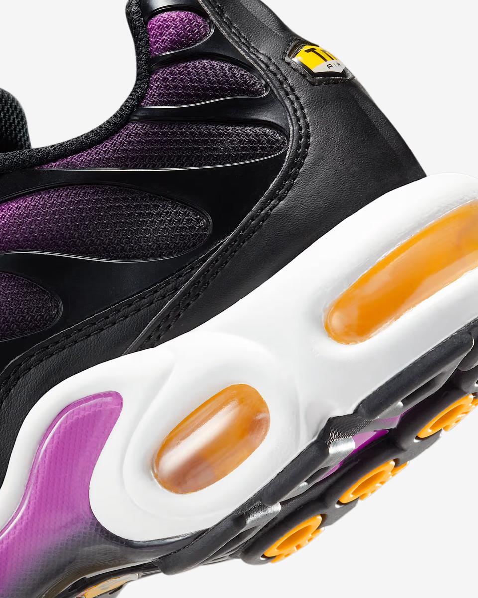 WOMEN'S NIKE AIR MAX PLUS SNEAKERS (DZ3670-005)